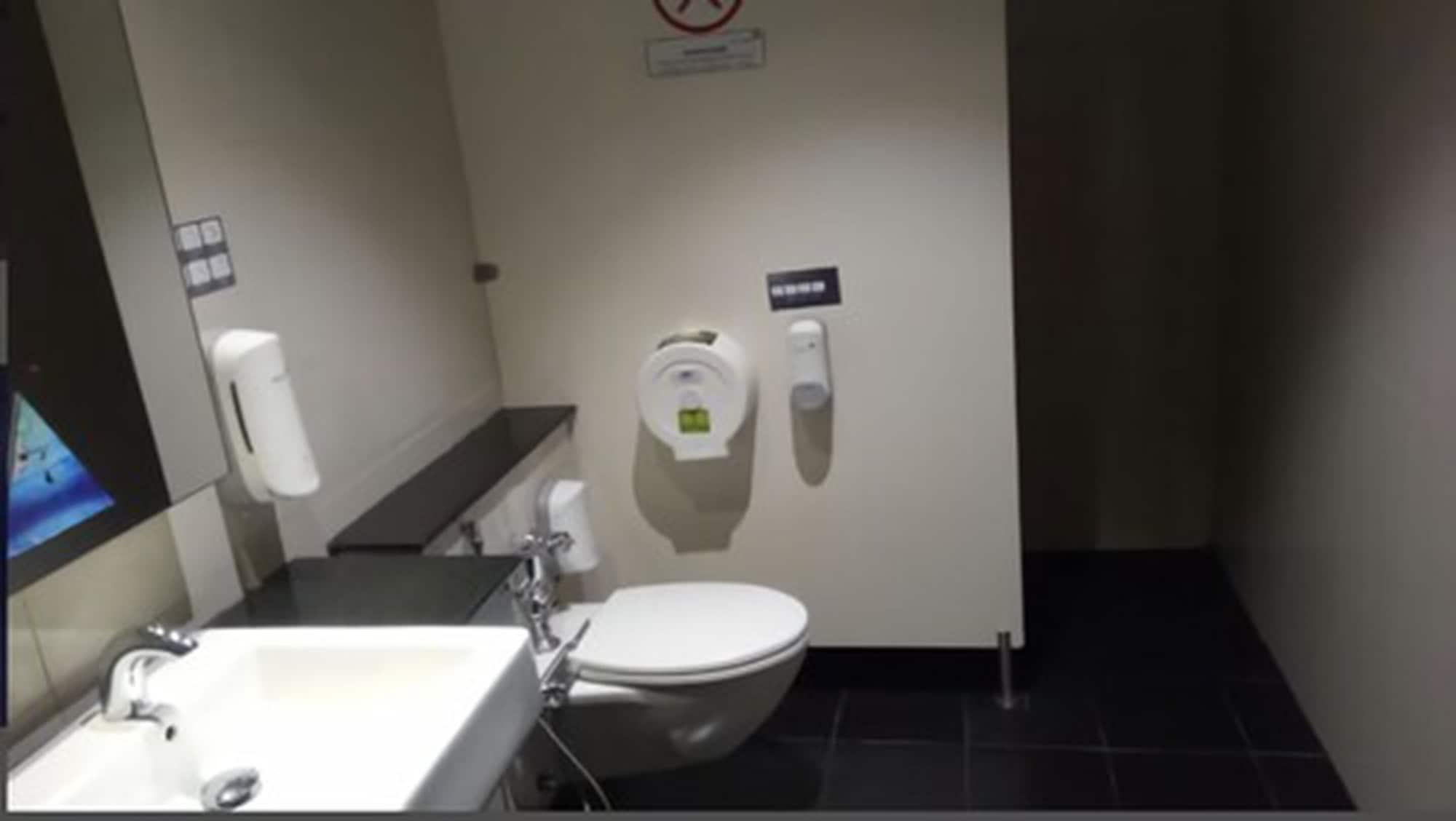 Equipamiento de Habitación PassGo Digital Airport Hotel Terminal 3 Soekarno Hatta