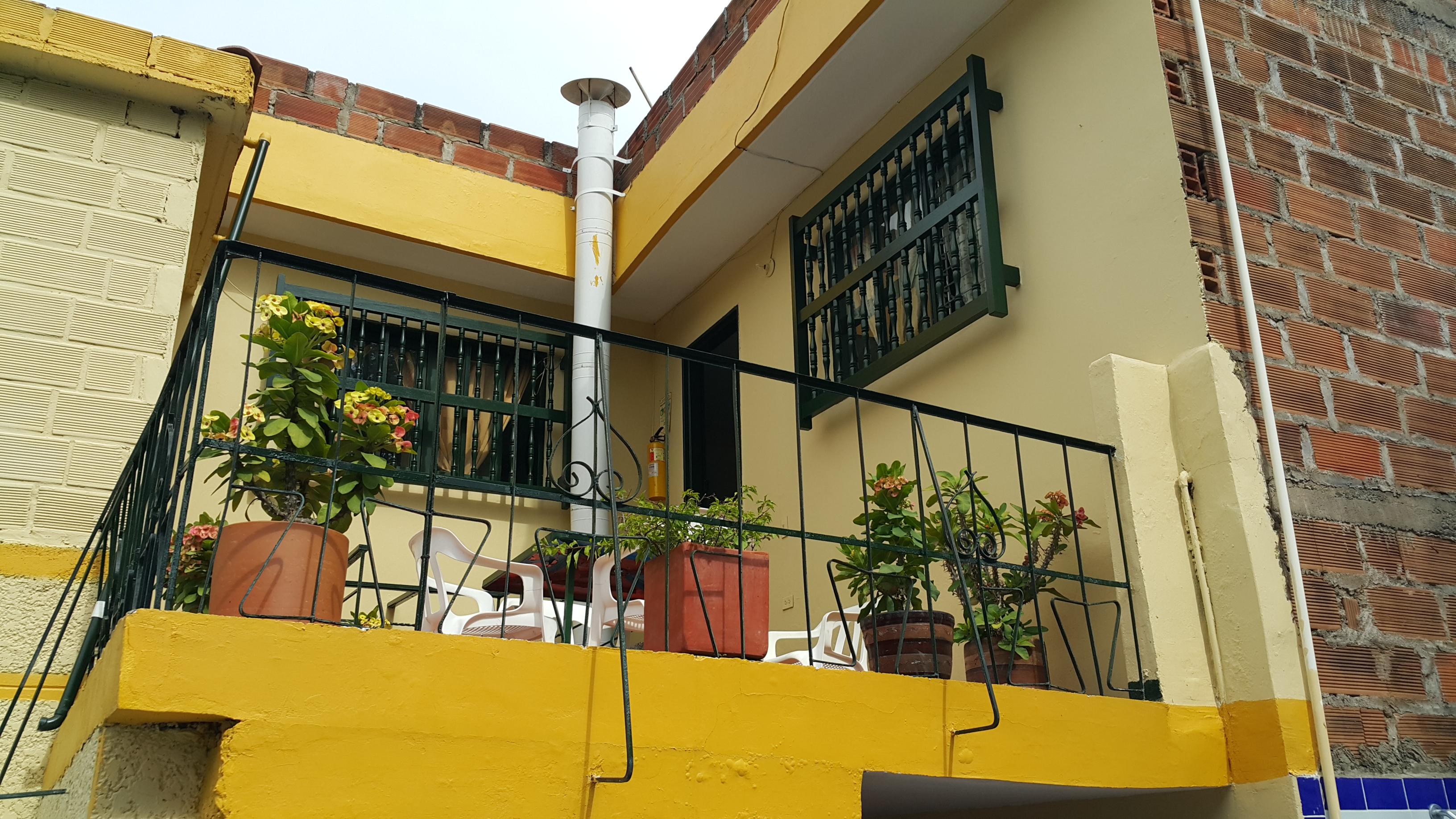 Vista Exterior Hotel La Casa Amarela