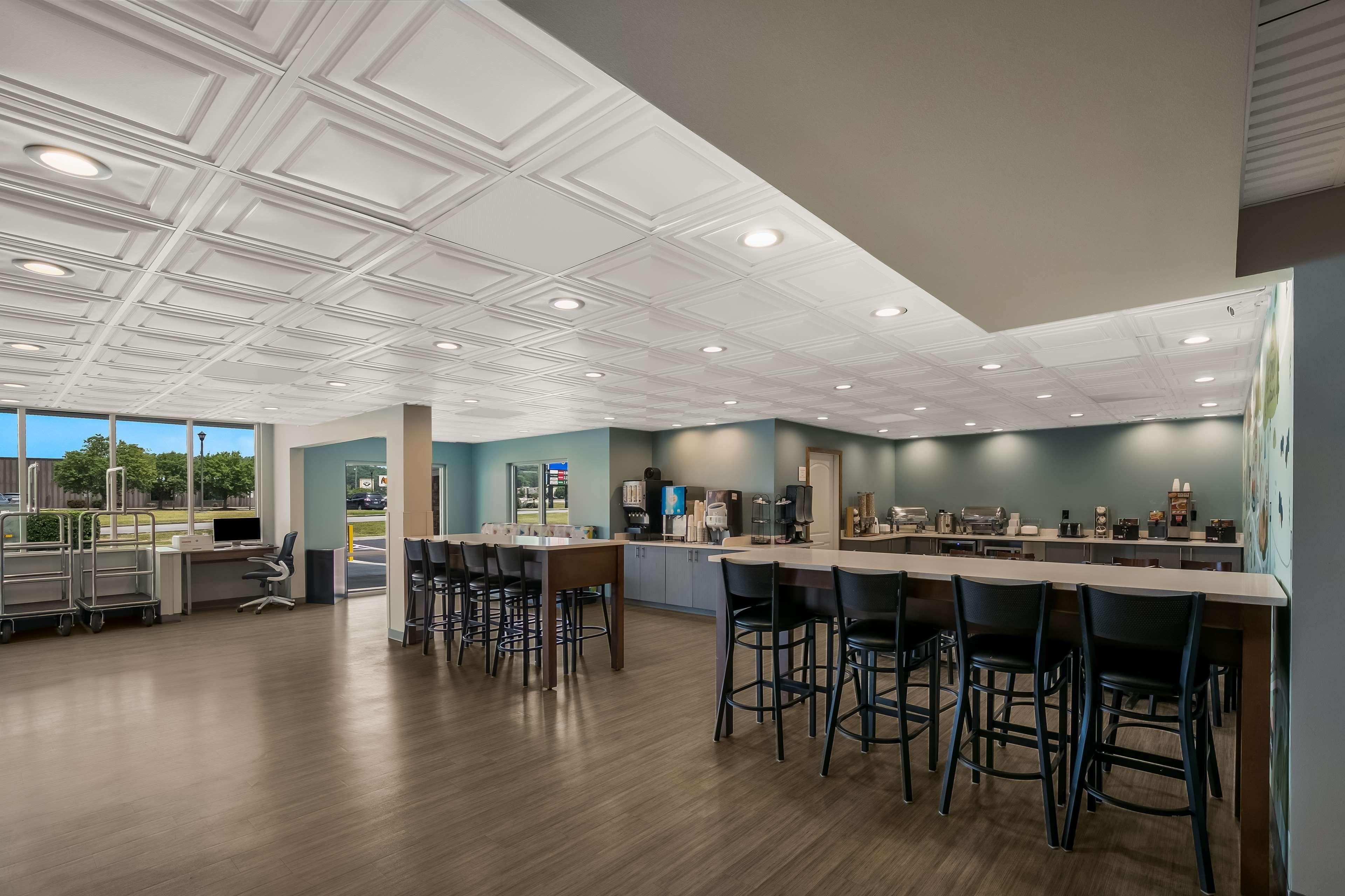 Restaurant SureStay Plus Hotel by Best Western Sevierville