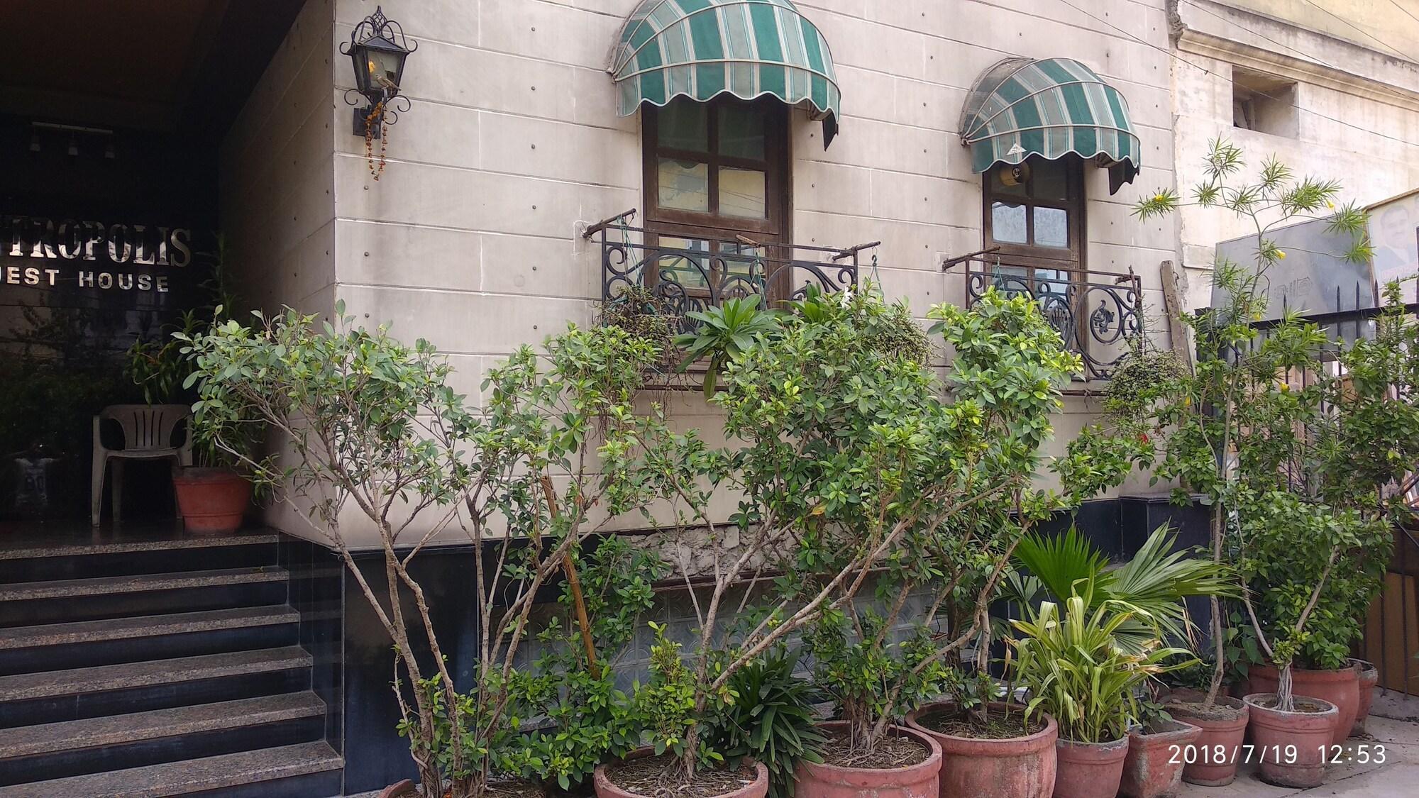 Vista Exterior Metropolis Guest House