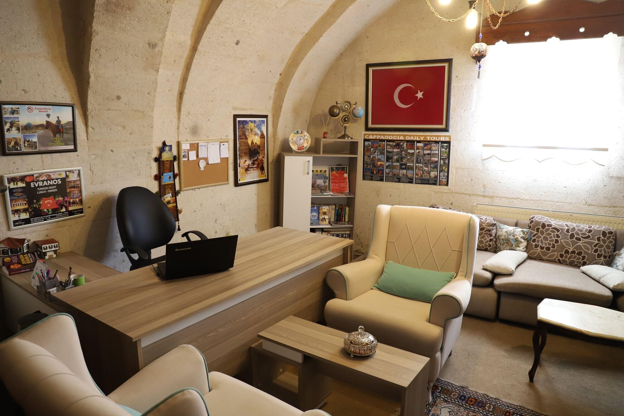 Vista Lobby Arch Palace