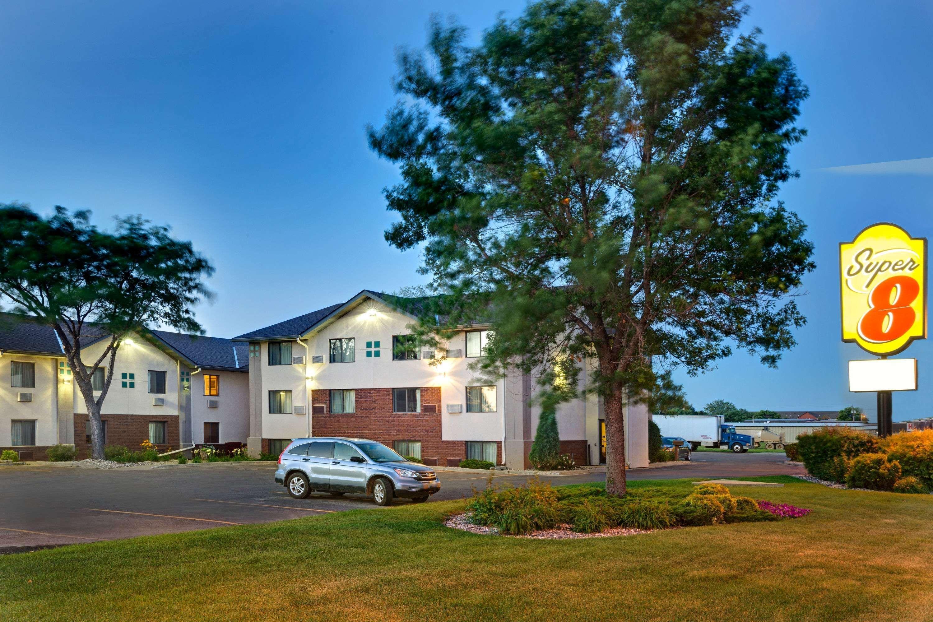 Vista Exterior Super 8 by Wyndham Aberdeen East