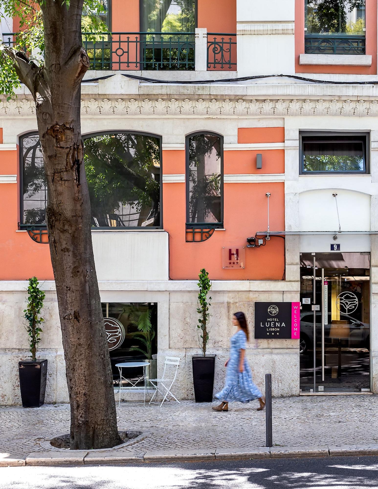 Varios Hotel Luena