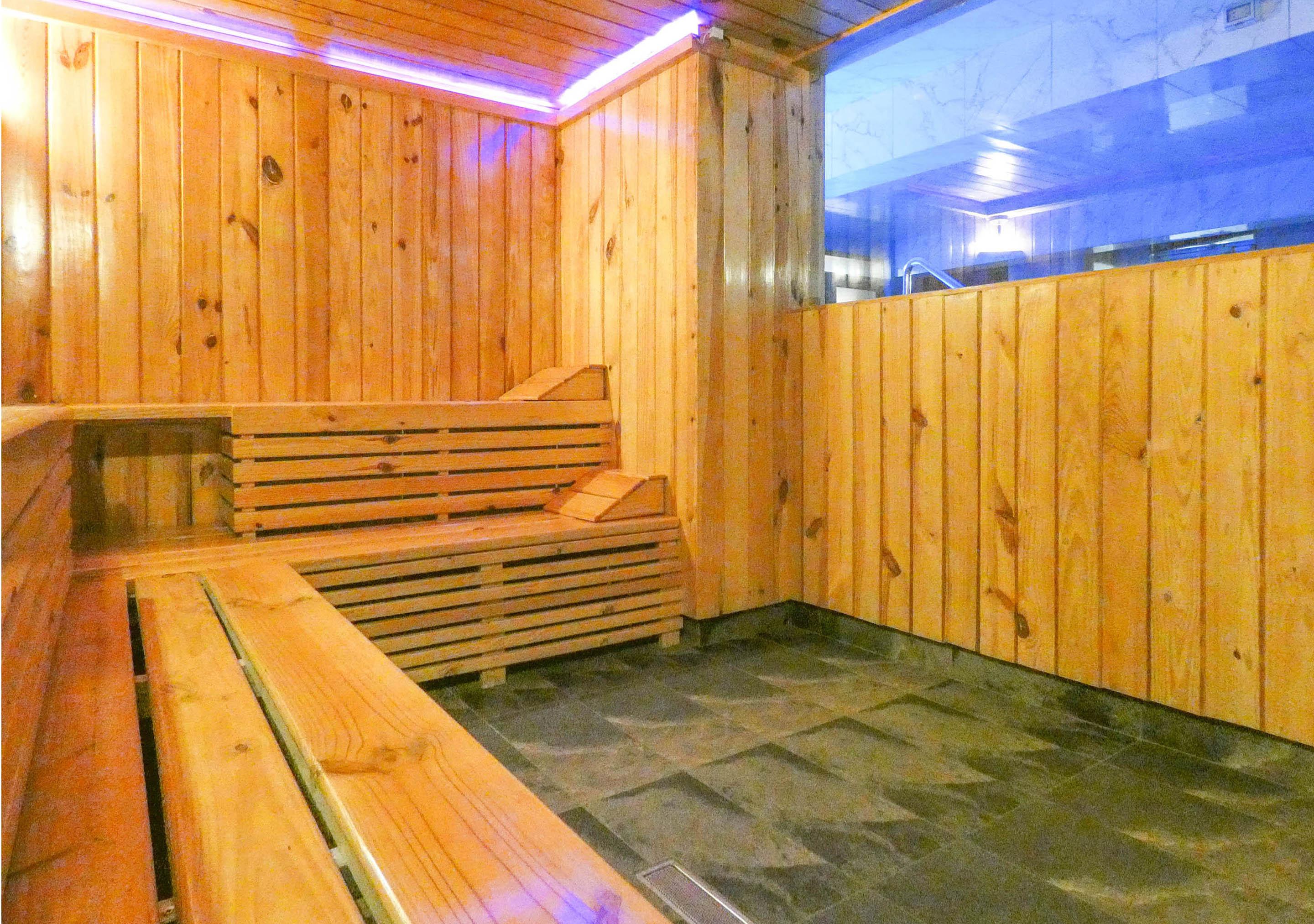 Spa Hotel Plaza by DOT Light