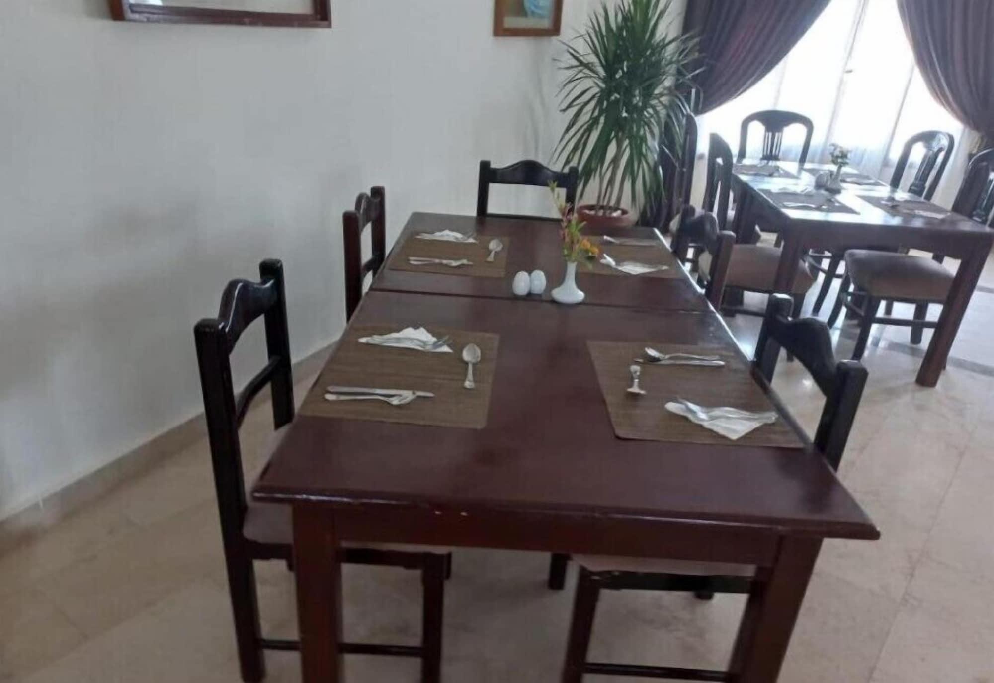Restaurant Dolphin Continental Hotel