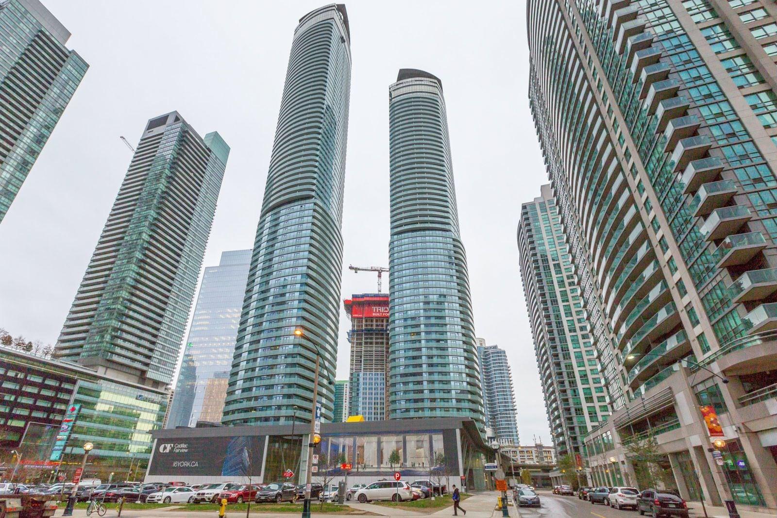 Vista Exterior Noel Suites - York and Bremner