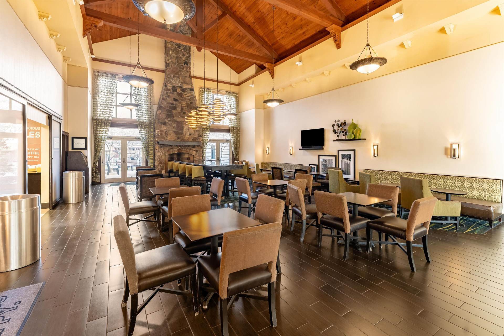 Restaurant Hampton Inn & Suites Newtown