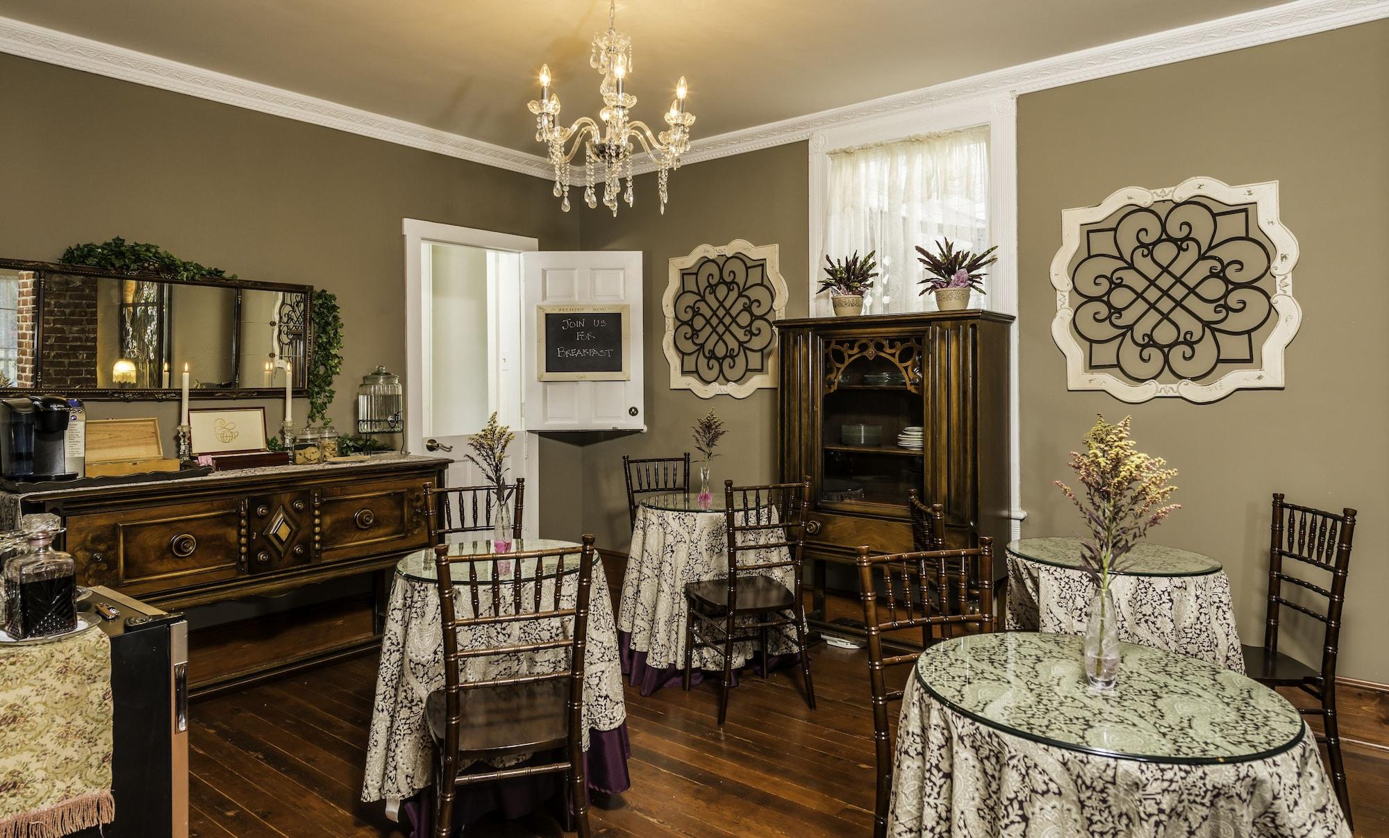 Restaurant Carriage Way Inn