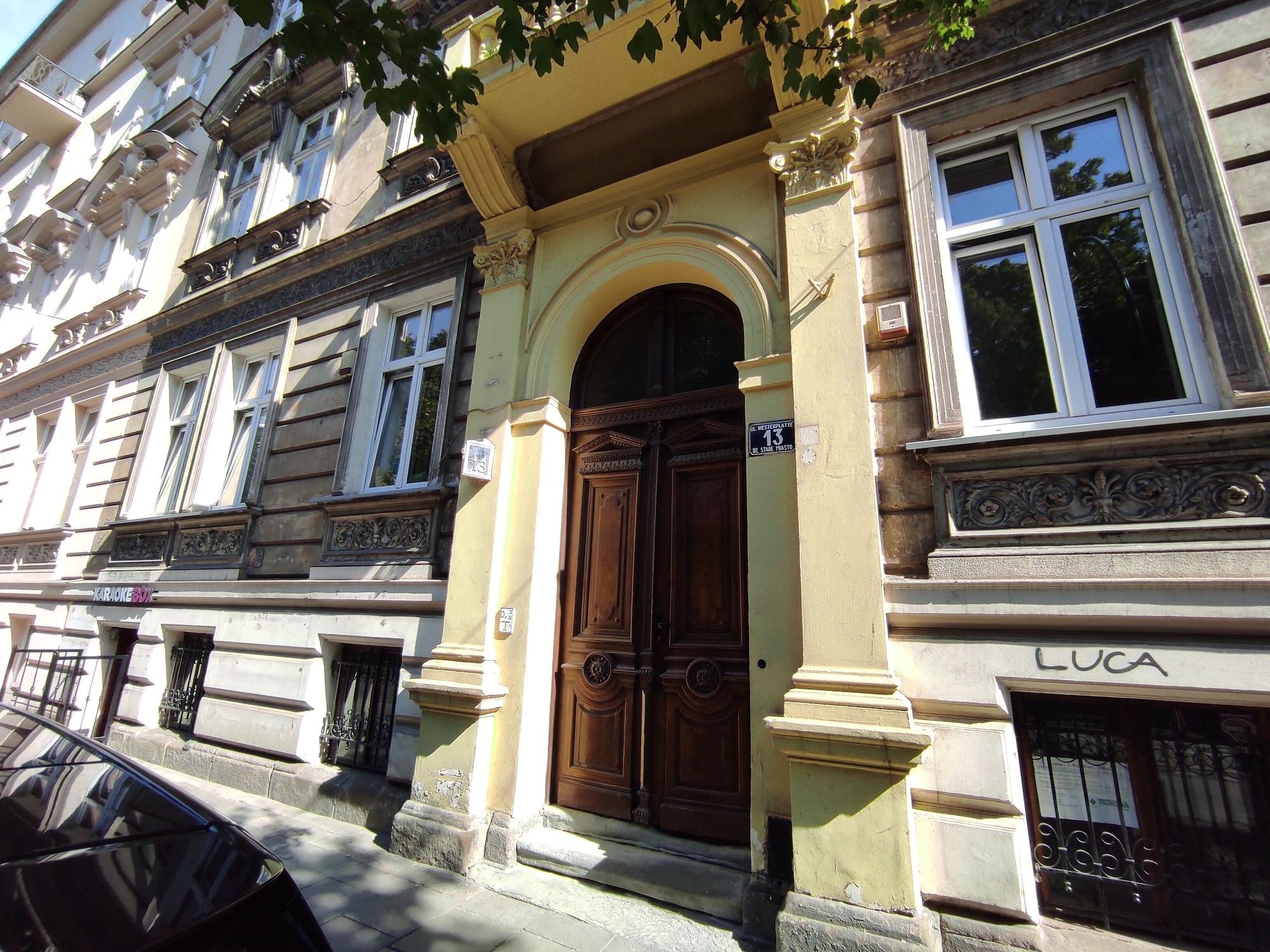 Vista Exterior GIRLS Dorm Apartment