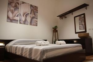 Alojamiento - Cozy studio with a private sky-lit courtyard, near transport and local amenities