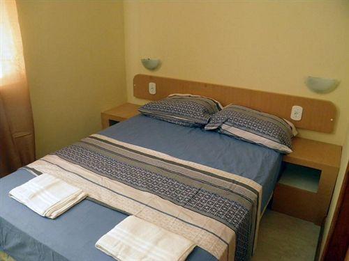 Varios Boulevard Bed & Breakfast - Hostel