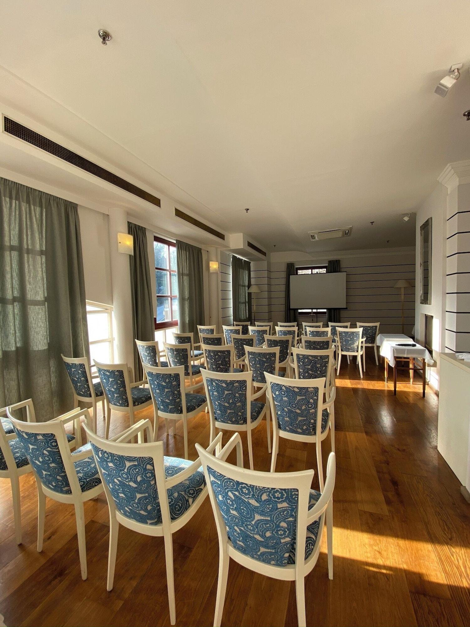 Sala de Reuniones Hoffmeister Depandance