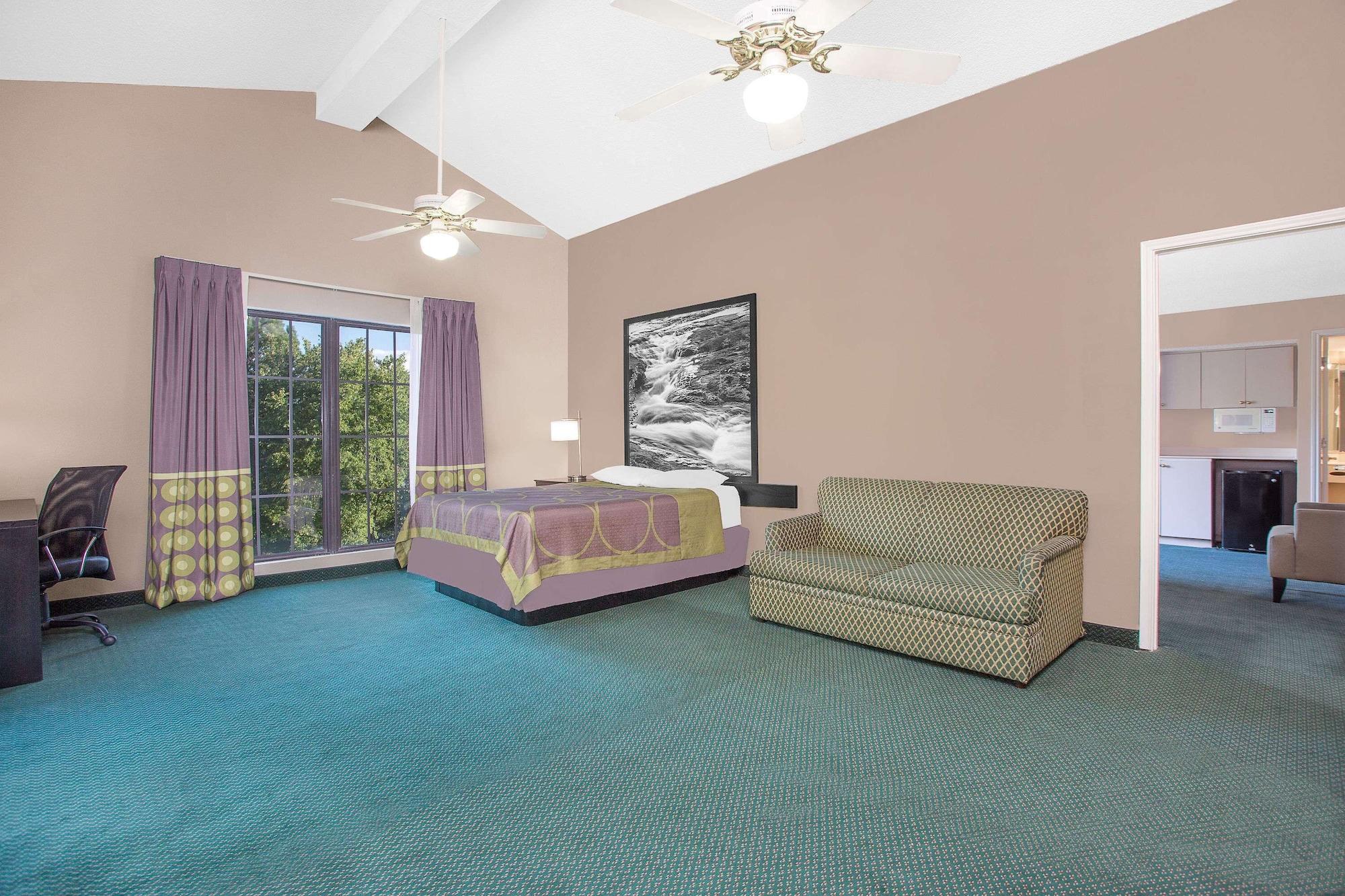 Habitación Super 8 by Wyndham Austell/Six Flags