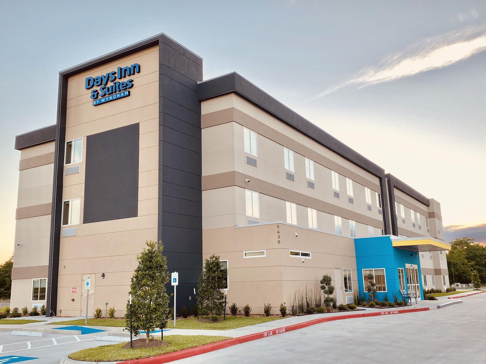 Vista Exterior Days Inn & Suites by Wyndham Beaumont West / I-10 & Walden