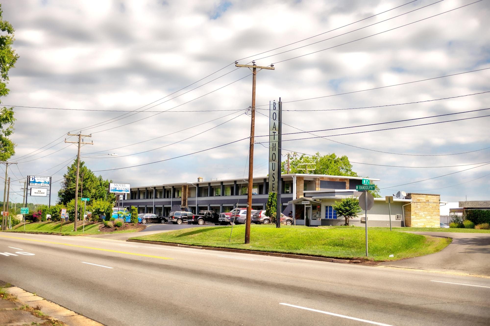 Varios Riverside Inn and Suites