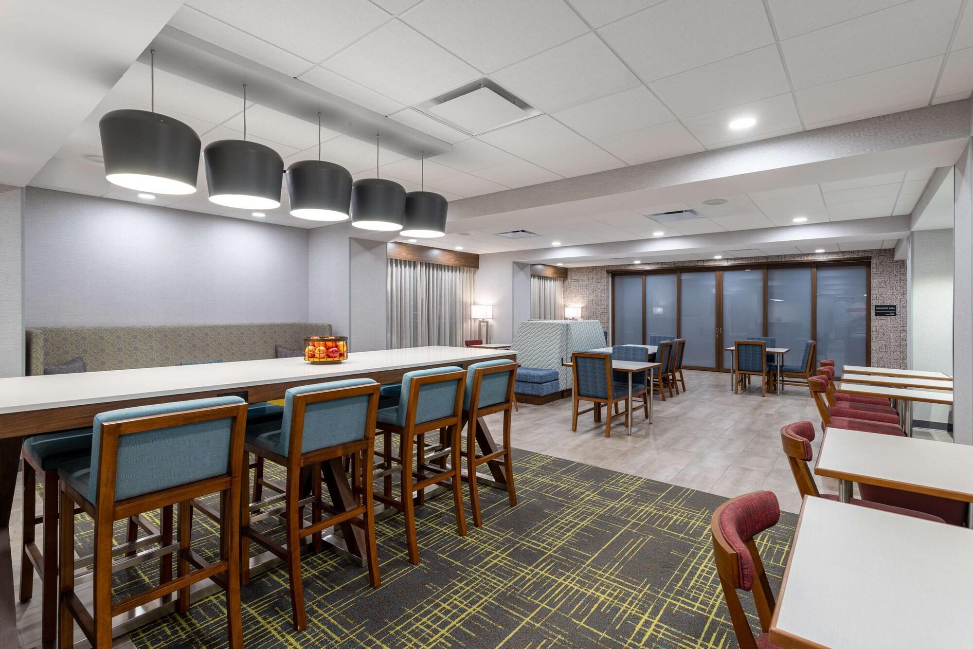 Vista Lobby Hampton Inn Monticello