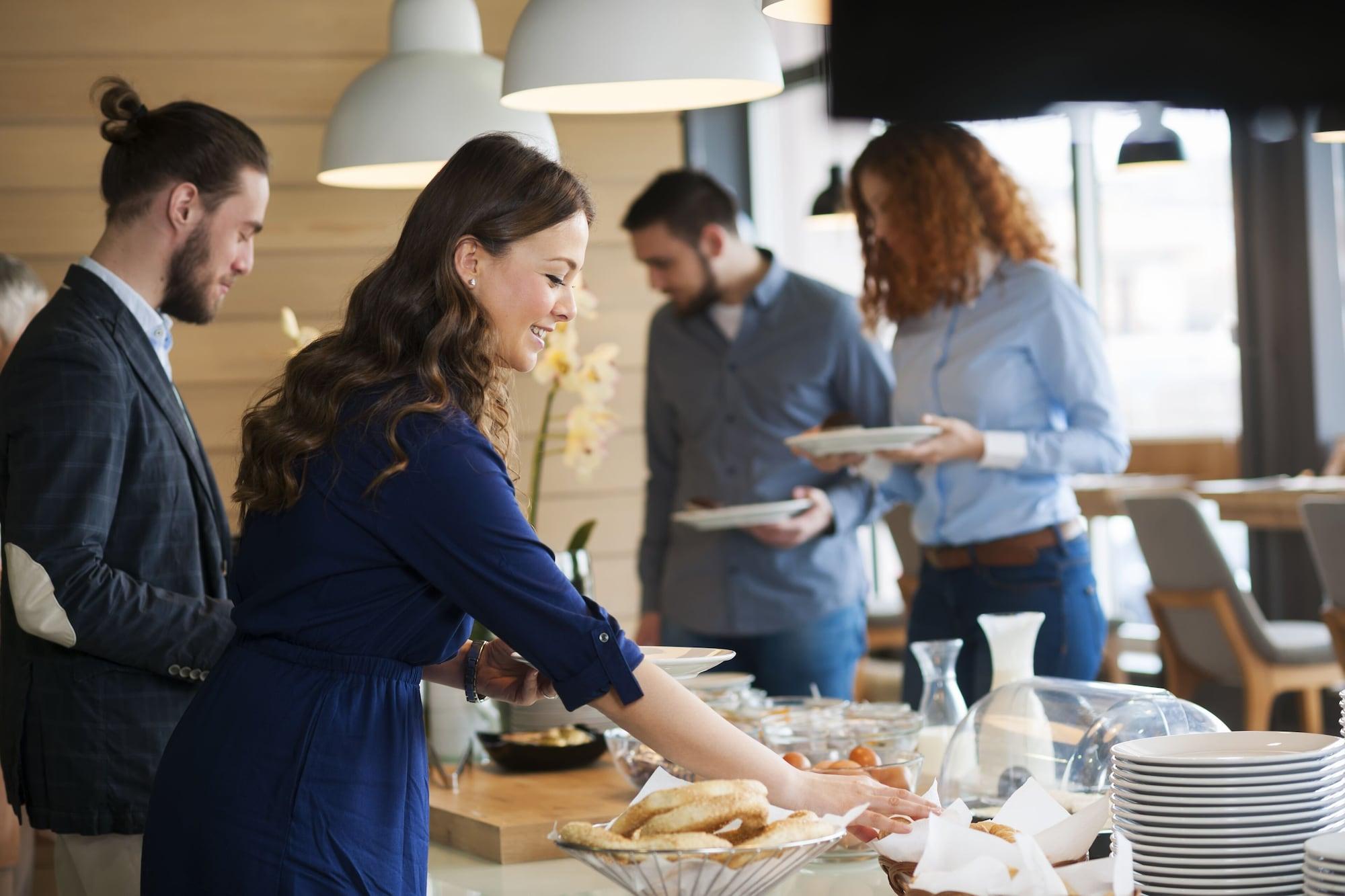 Restaurant Staybridge Suites Doha Lusail by IHG