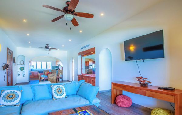 Luxury two bedroom ocean front condo at Isla 33 - Hoteles con jacuzzi en Isla Mujeres, México
