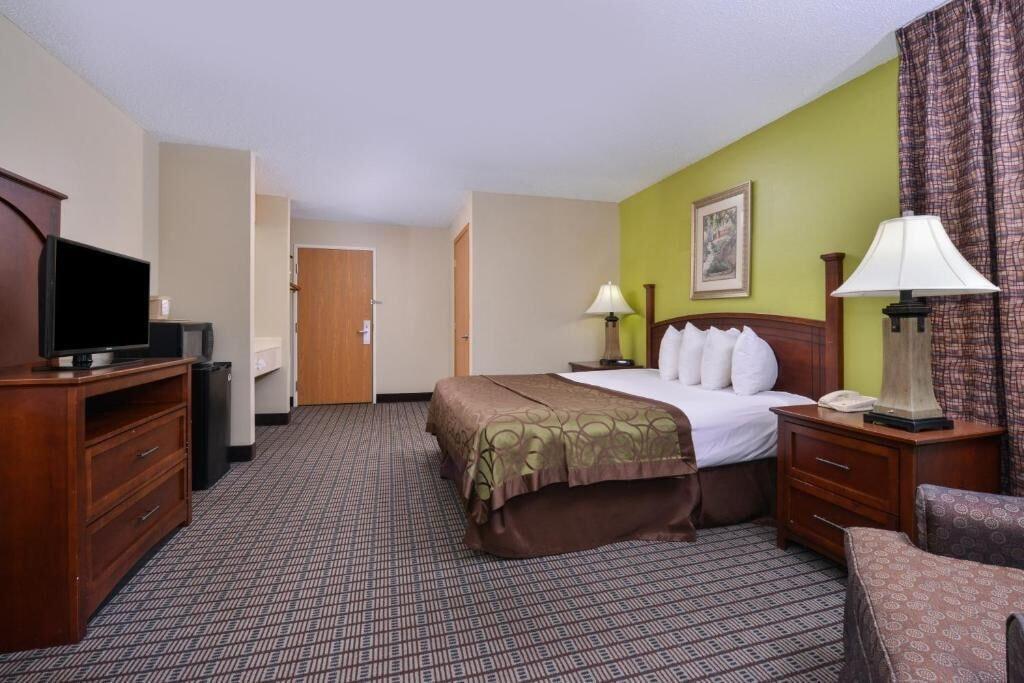 Varios Regency Inn Geneseo IL I-80