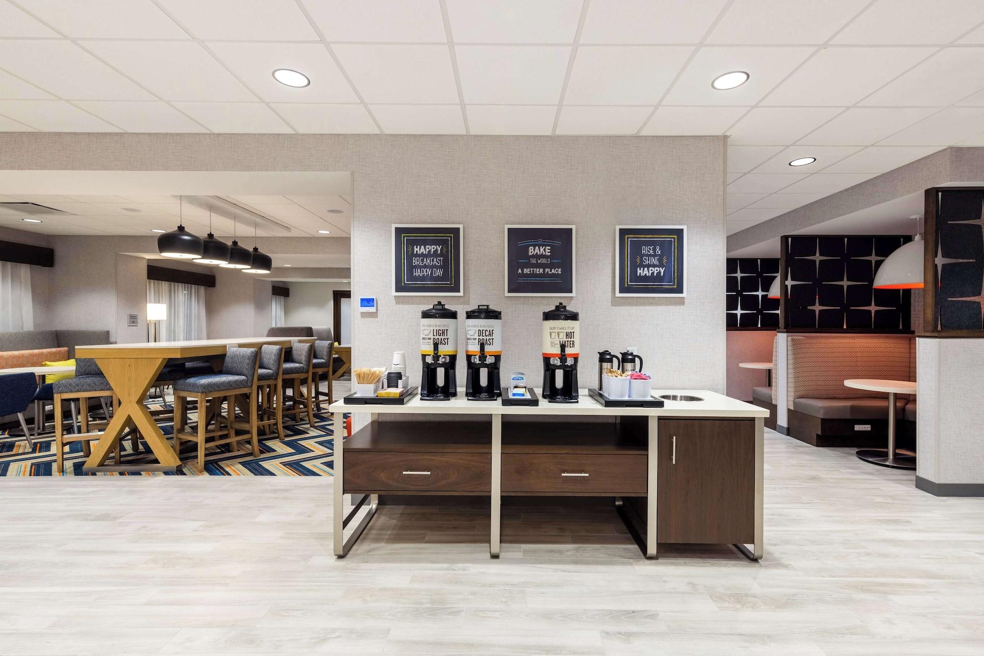 Vista Lobby Hampton Inn Kansas City Southeast, Mo