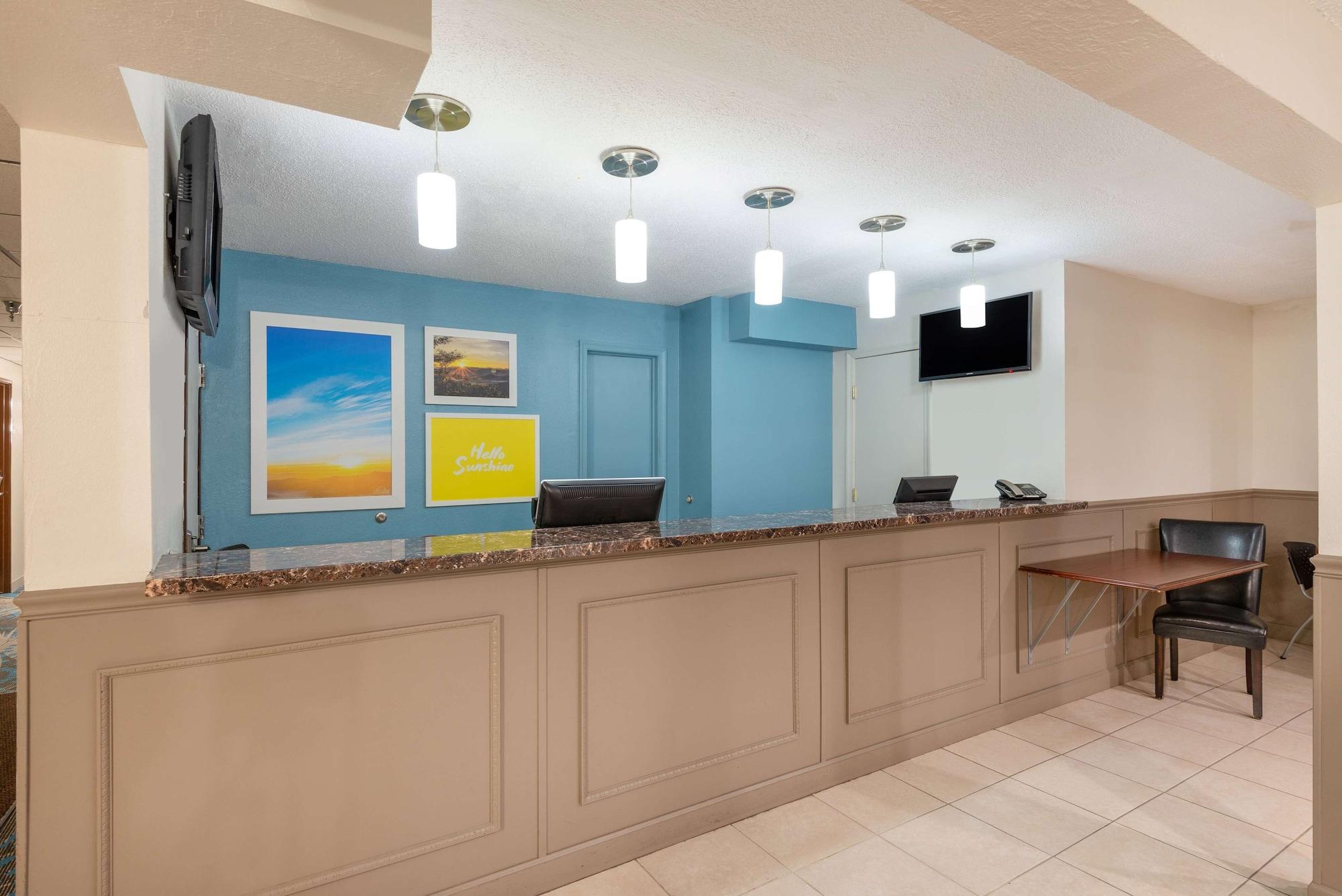 Vista Lobby Days Inn by Wyndham Somerset PA I-70 I-76