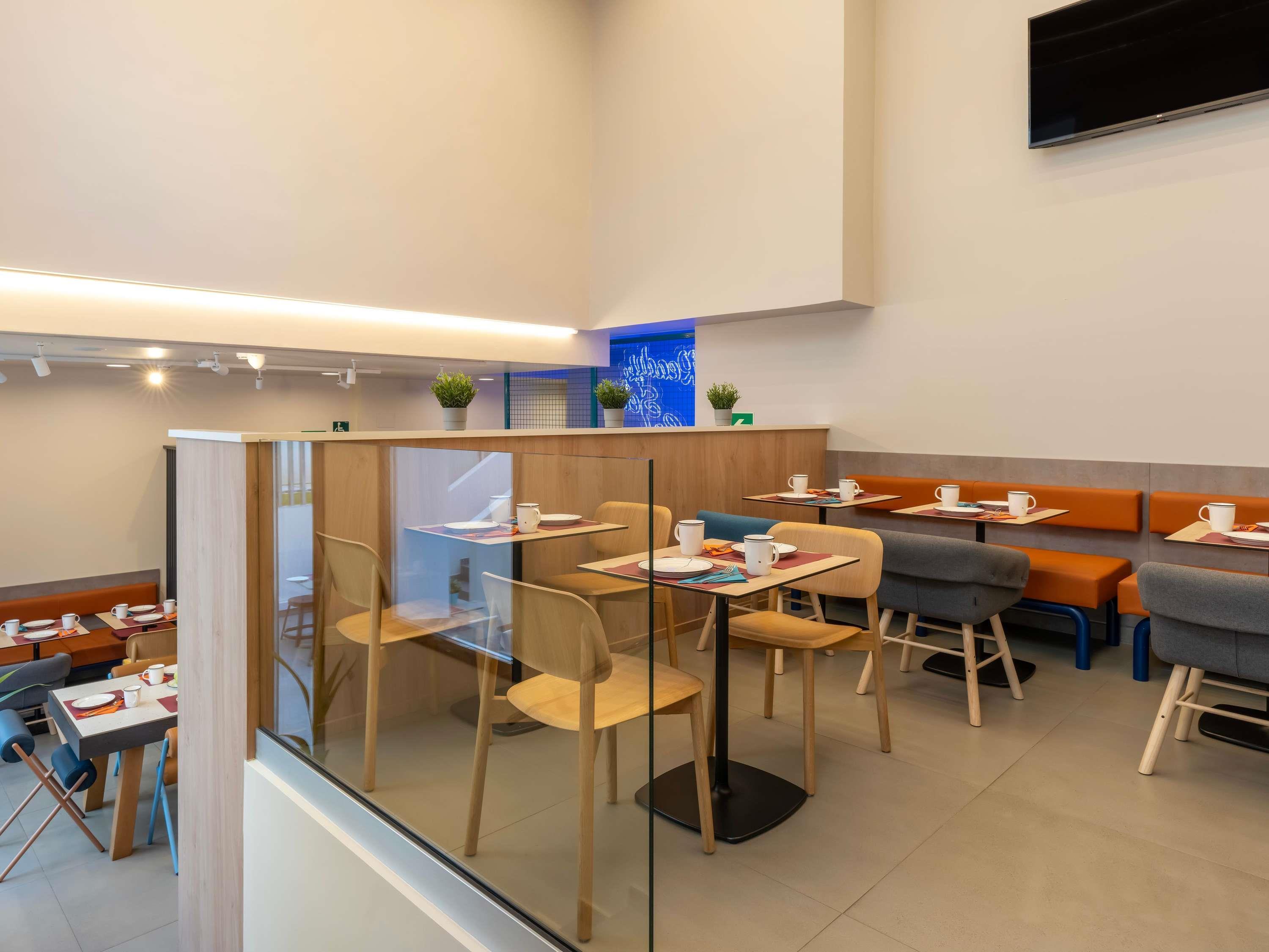 Vista Exterior Ibis Budget Valencia Centro Puerto