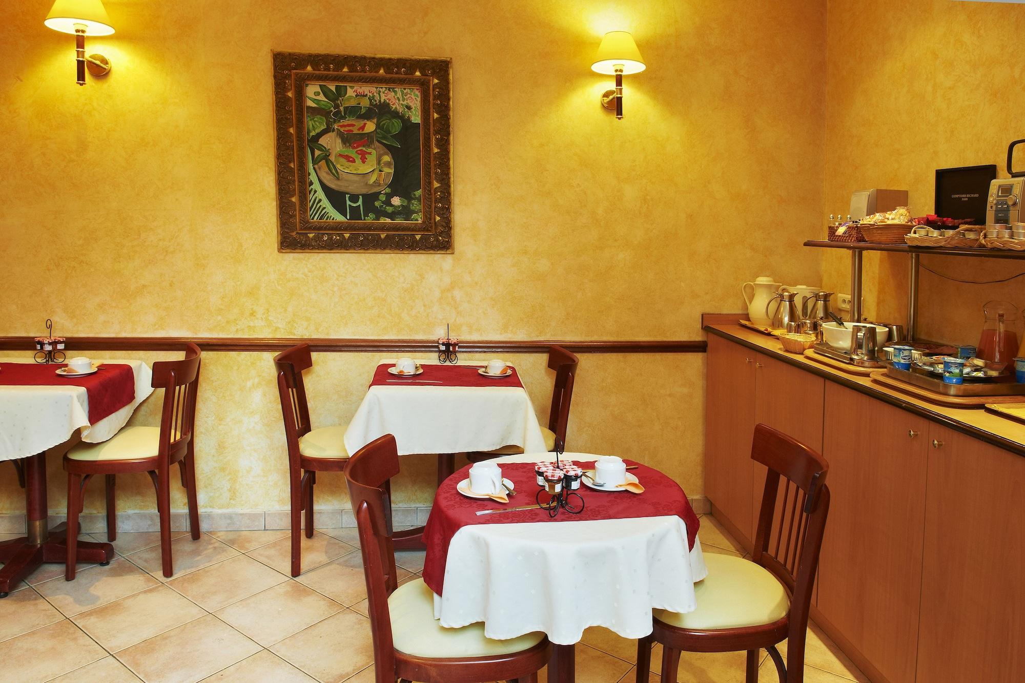 Bar/Salón Hôtel Poussin