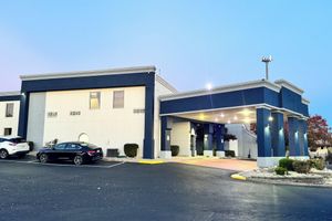 Alojamiento - Quality Inn & Suites Cincinnati Uptown Norwood