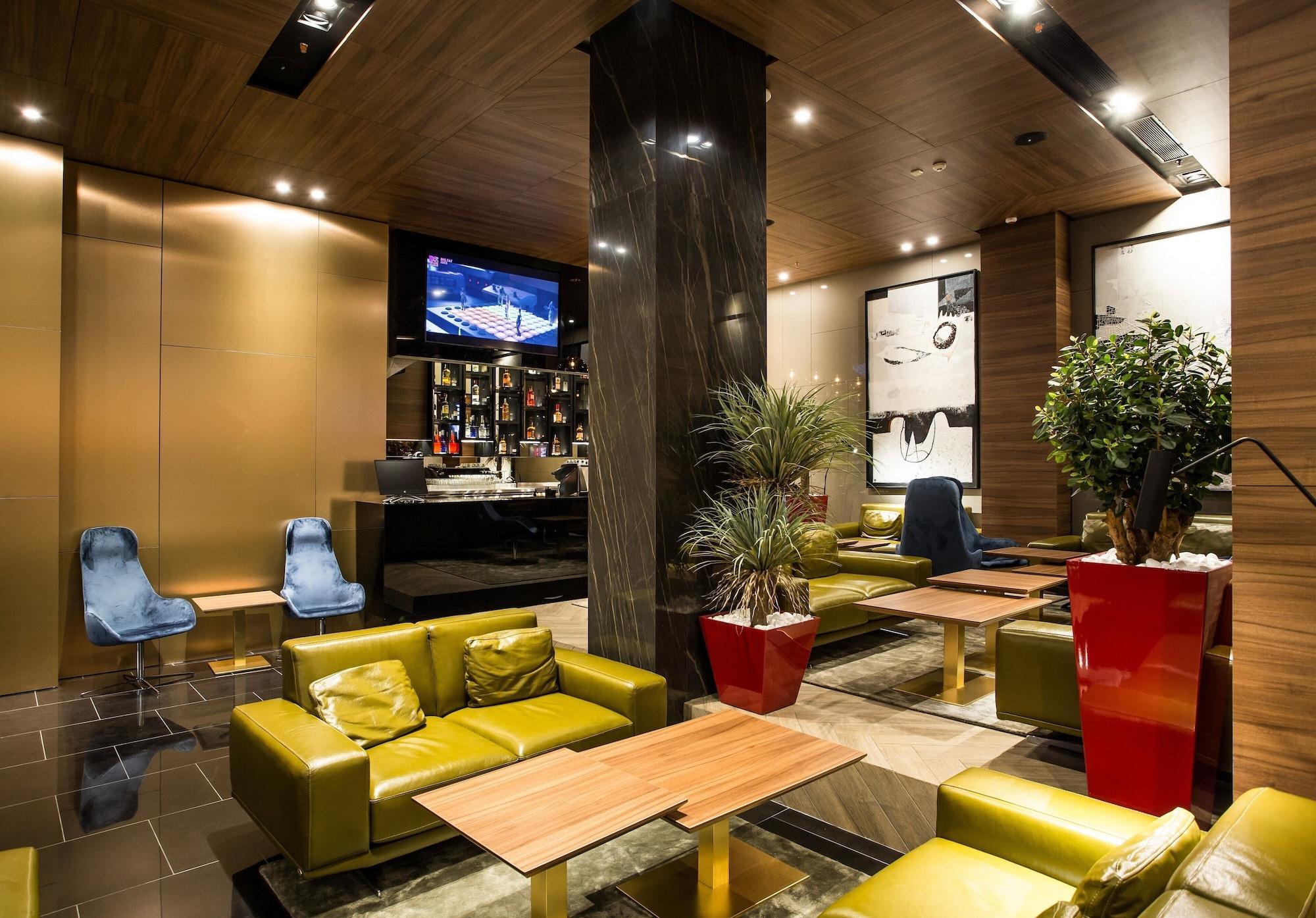 Bar/Salón Ambasador Hotel Nis