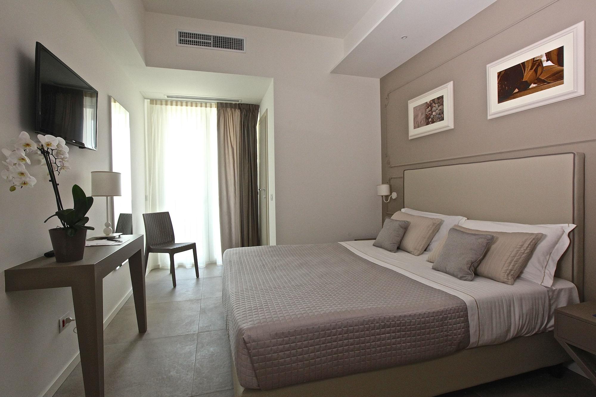 Varios Hotel Ambassador