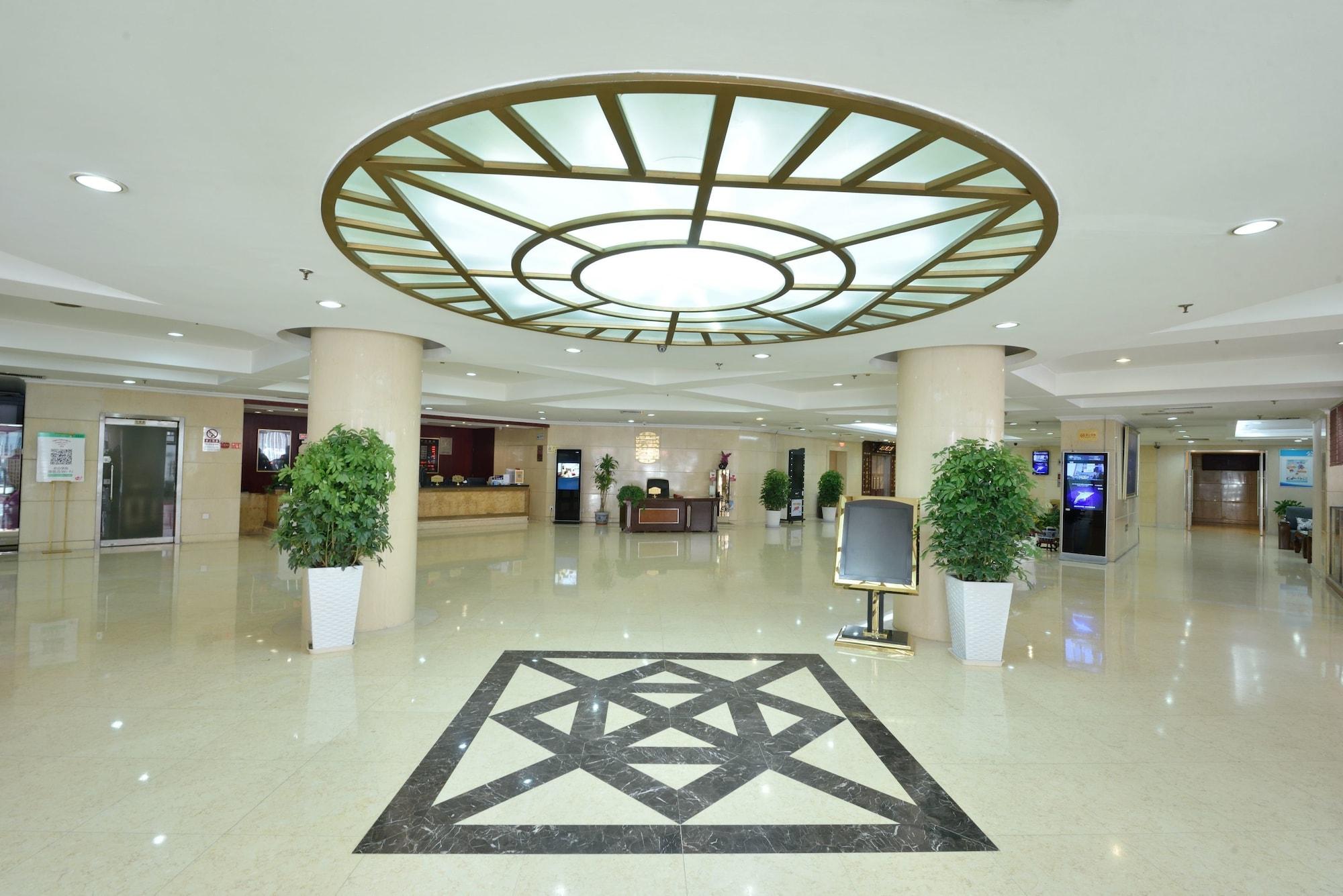 Vista Lobby Golden Oasis Hotel