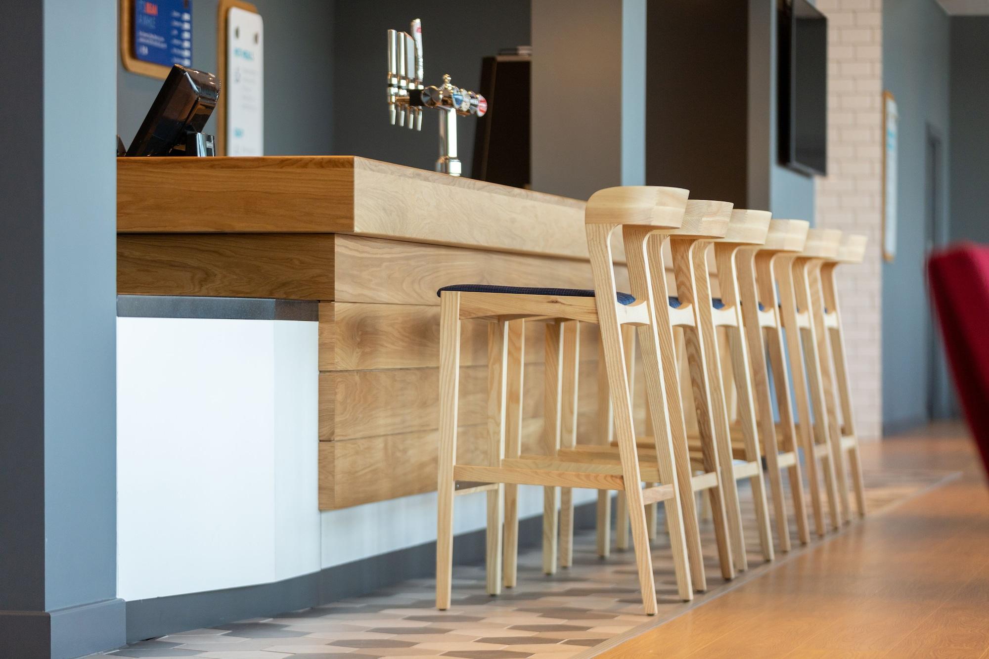 Bar/Salón Holiday Inn Express Bridgwater M5, Jct. 24 by IHG