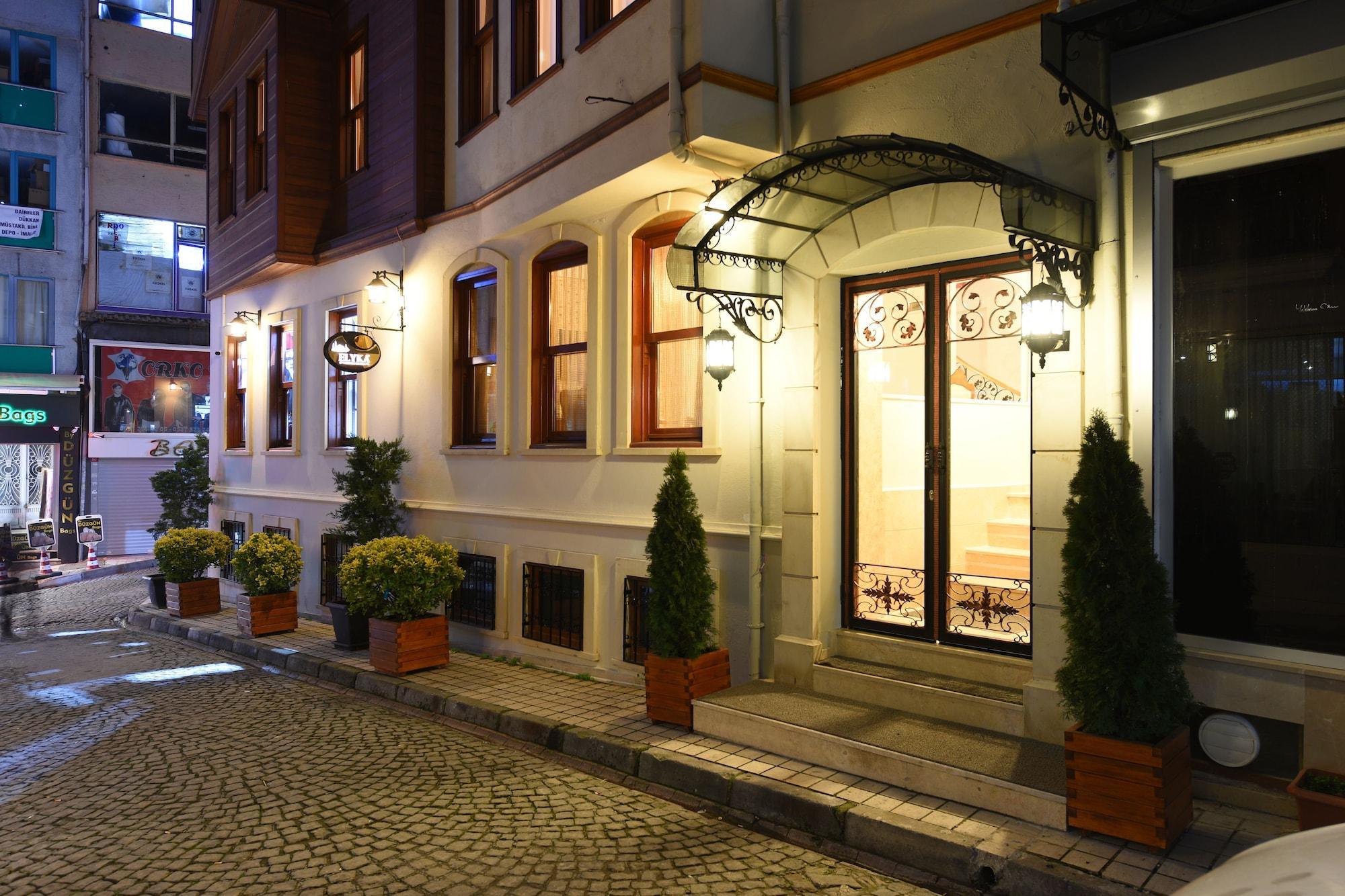 Vista Exterior Elyka Hotel
