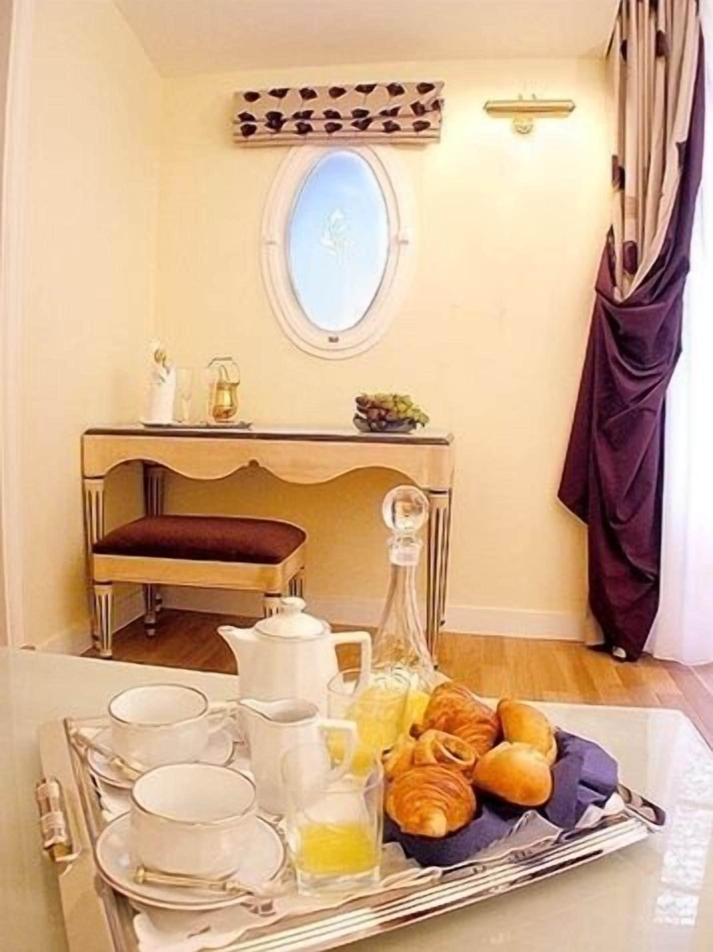 Set de Habitación Hôtel Suites Unic Renoir Saint Germain