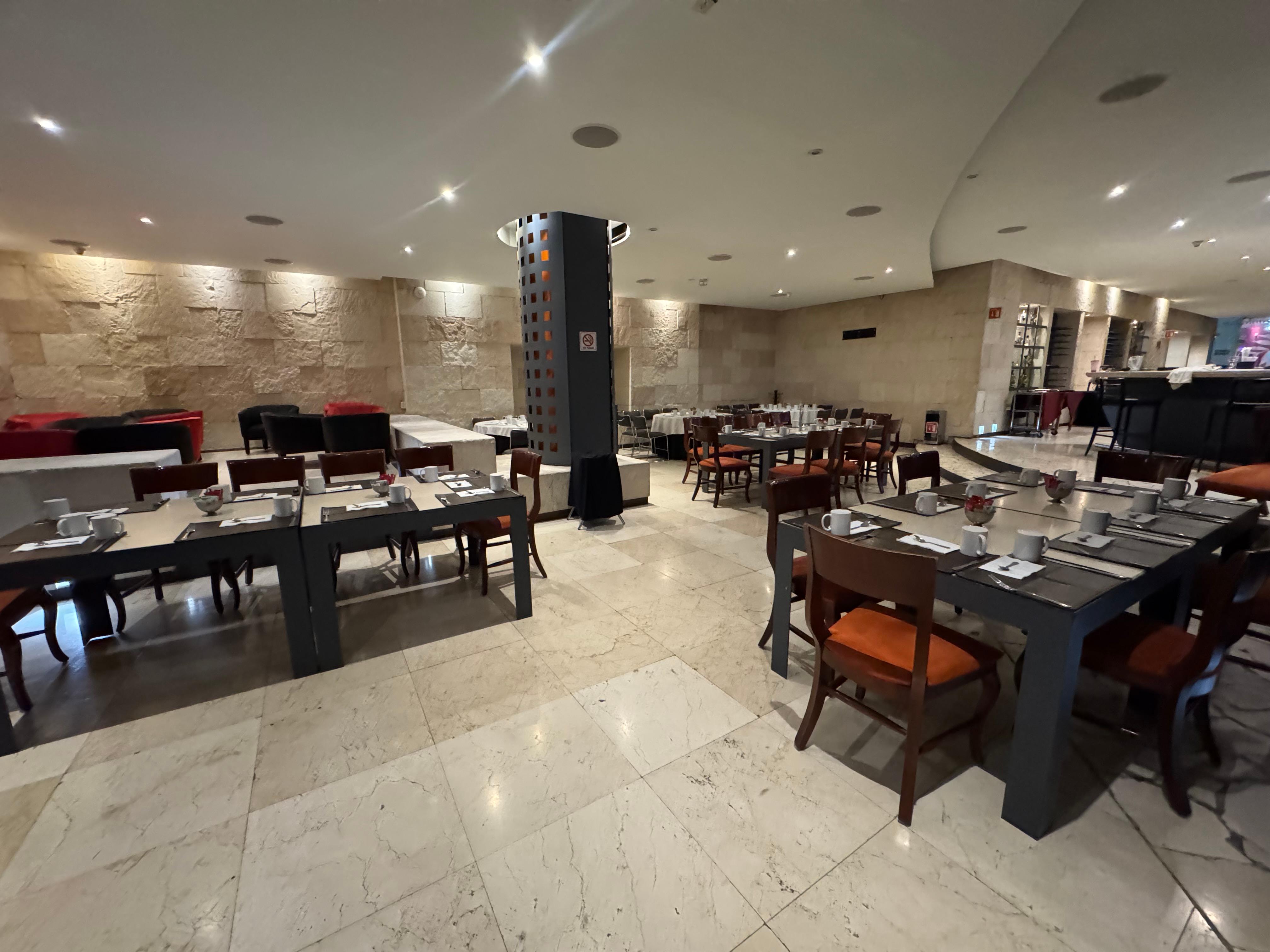 Restaurant We Hotel Aeropuerto