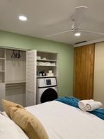 Alquiler Vacacional - Earthy Luxe Guesthouse-Fully Fenced- W/D in unit