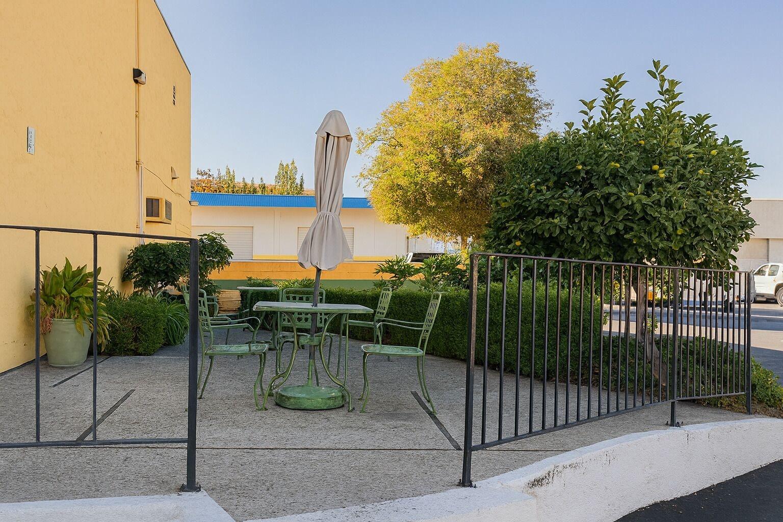 Vista Exterior Granada Inn