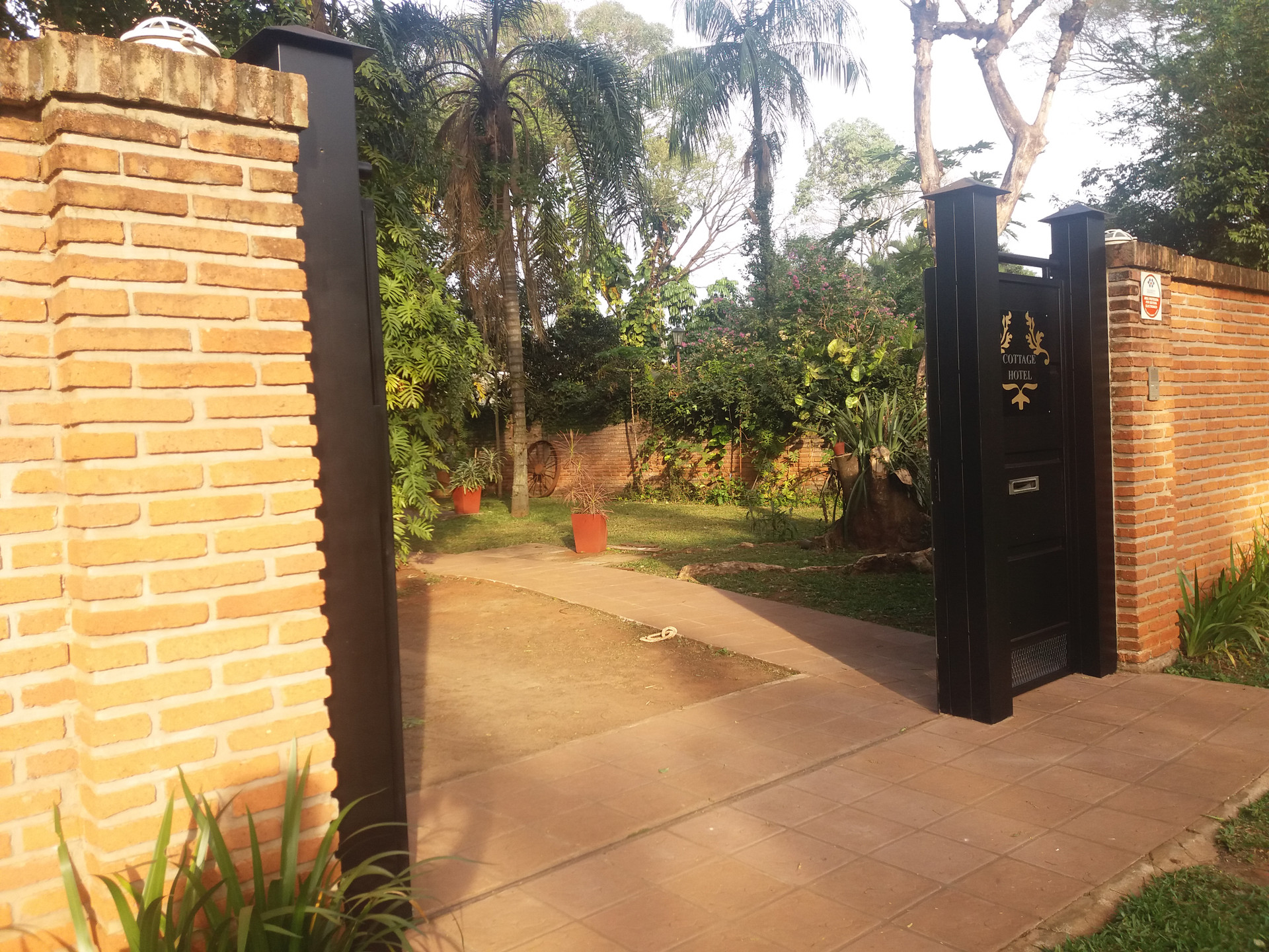 Varios Cottage Hotel