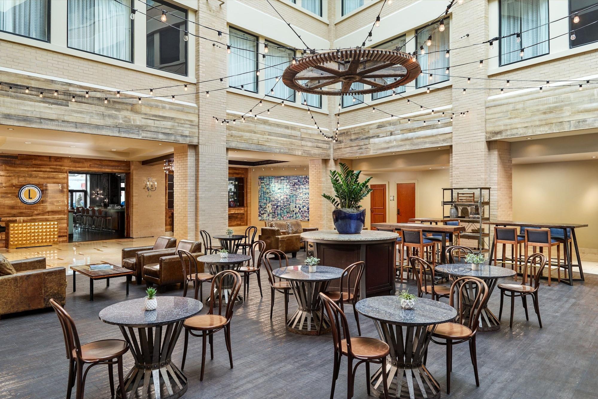 Vista Lobby Renaissance New Orleans Arts Warehouse District Hotel