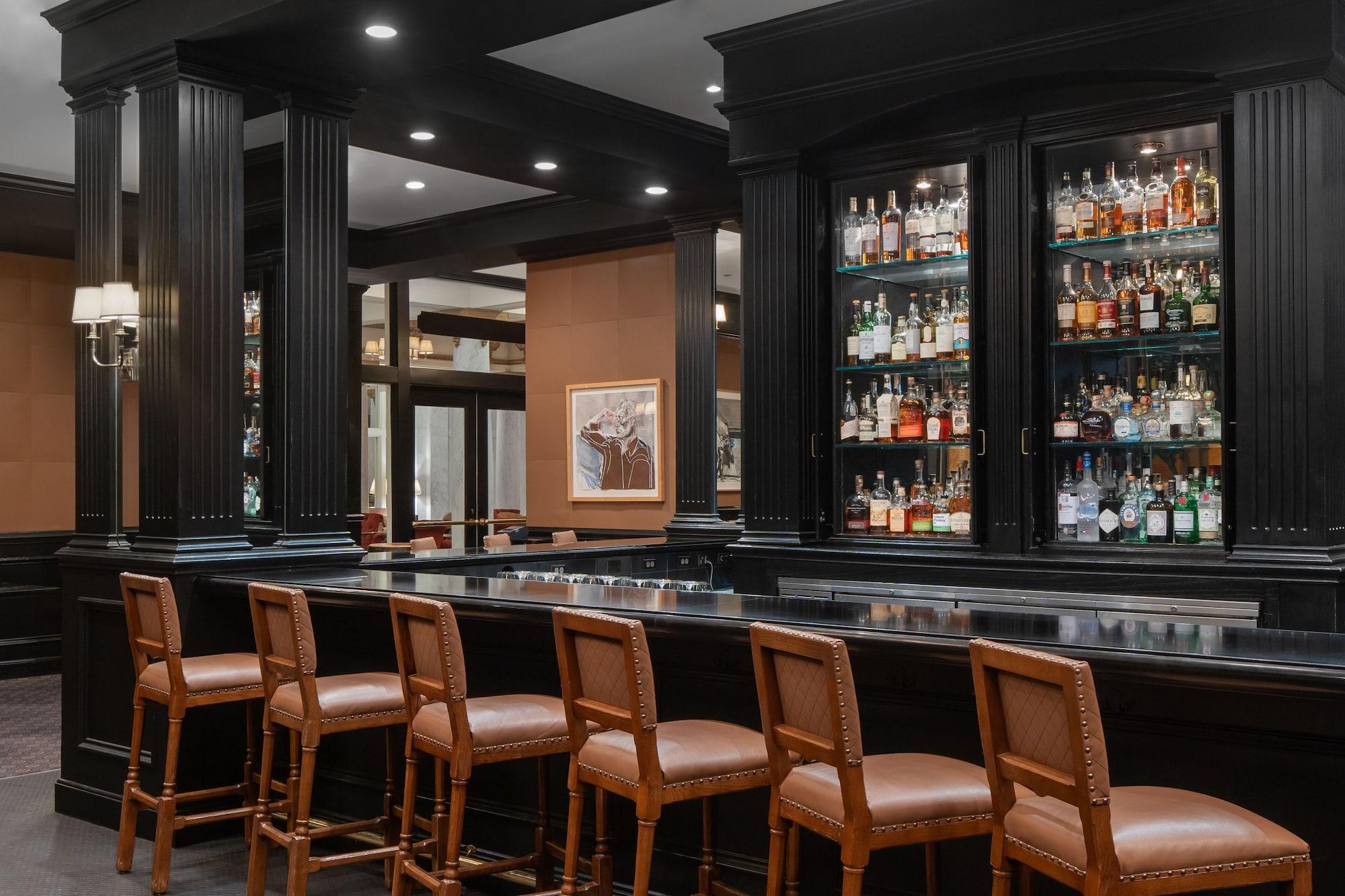 Bar/Salón Capital Hotel