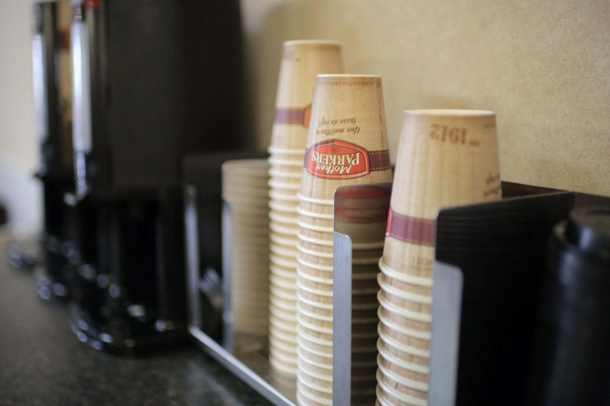 Bar/Salón Travelodge by Wyndham Kamloops Mountview