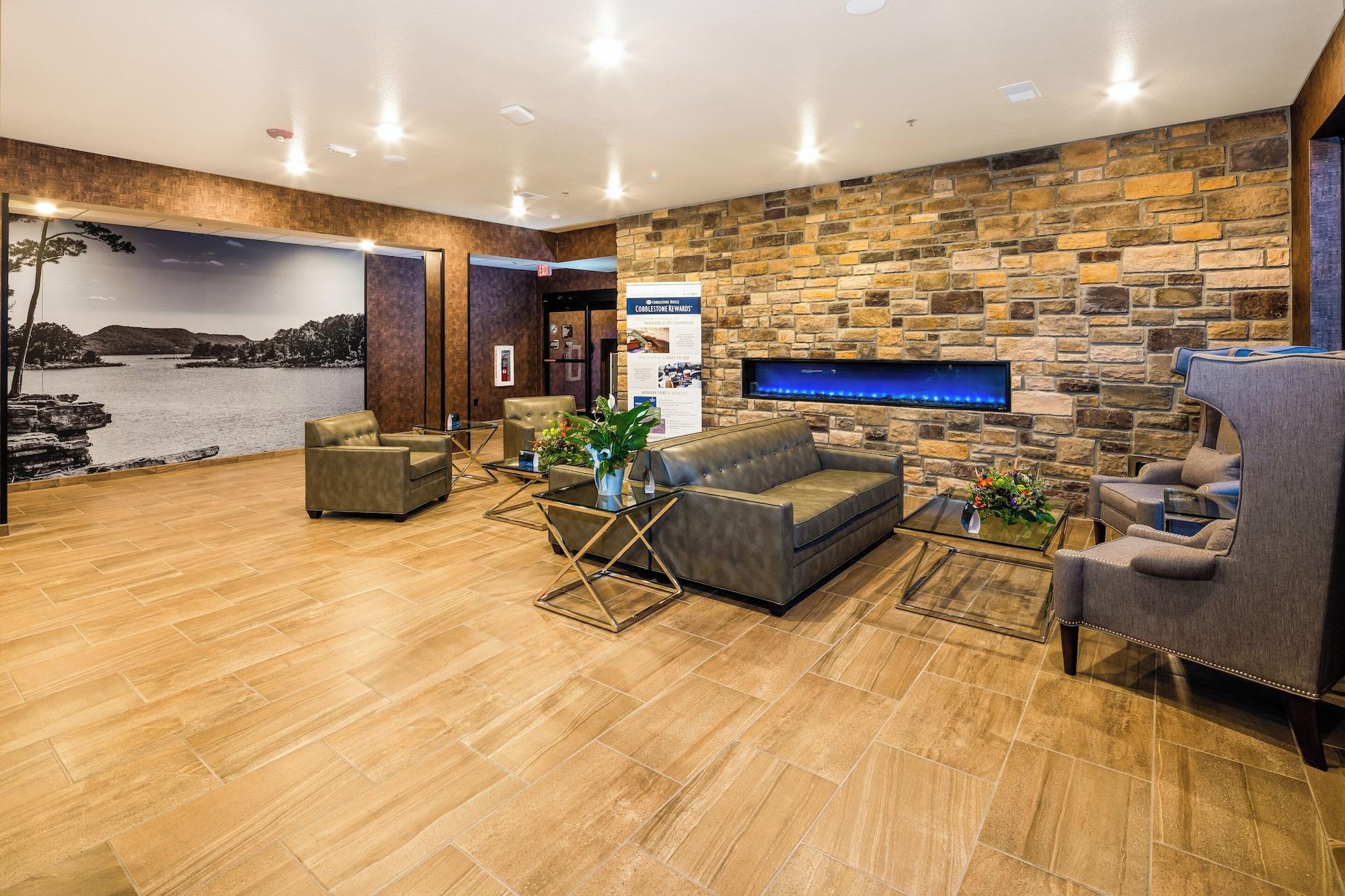 Vista Lobby Cobblestone Inn & Suites - Fairfield Bay