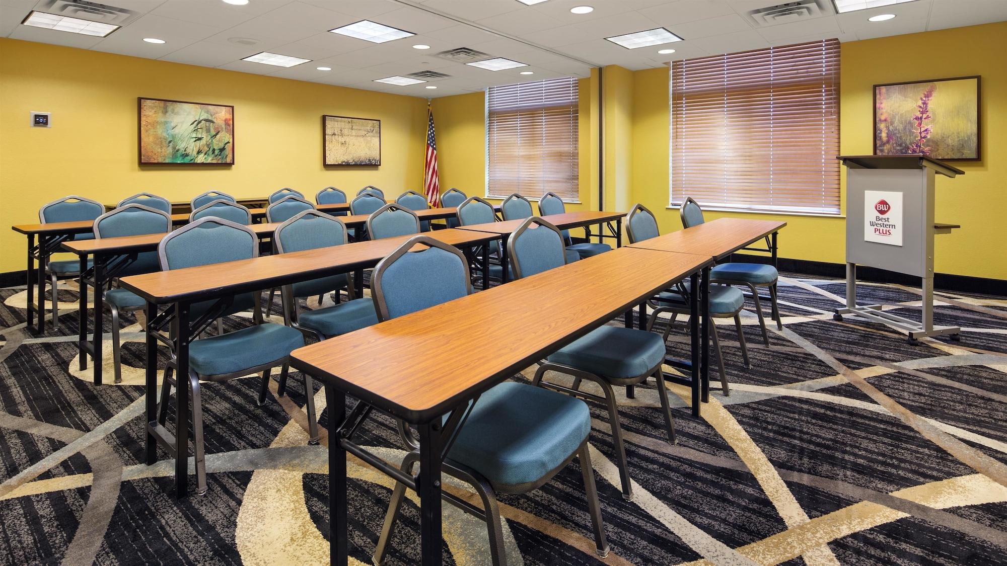 Sala de Reuniones Best Western Plus Birmingham Inn & Suites