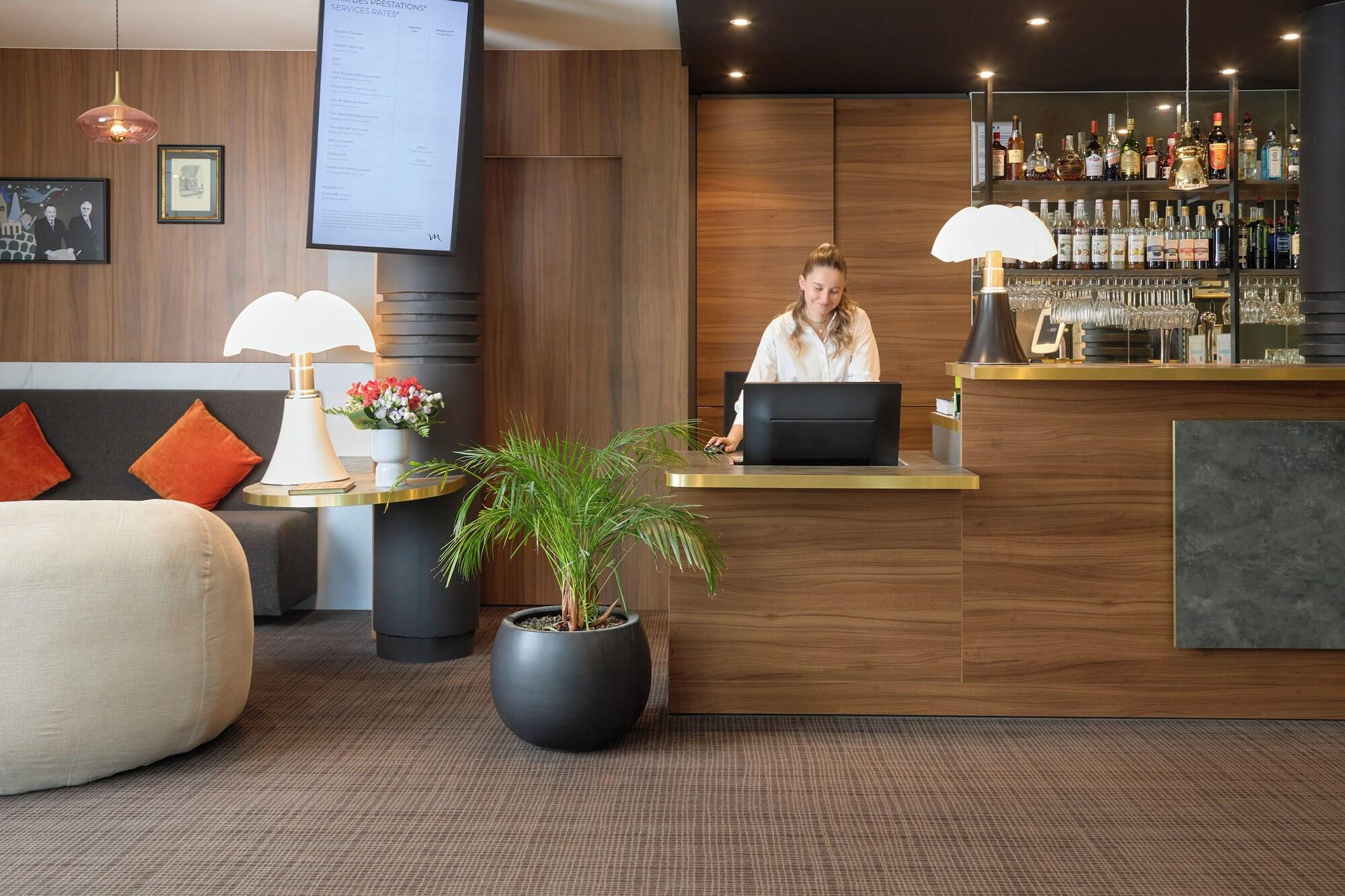 Vista Lobby Mercure Aix-en-Provence La Duranne Gare TGV