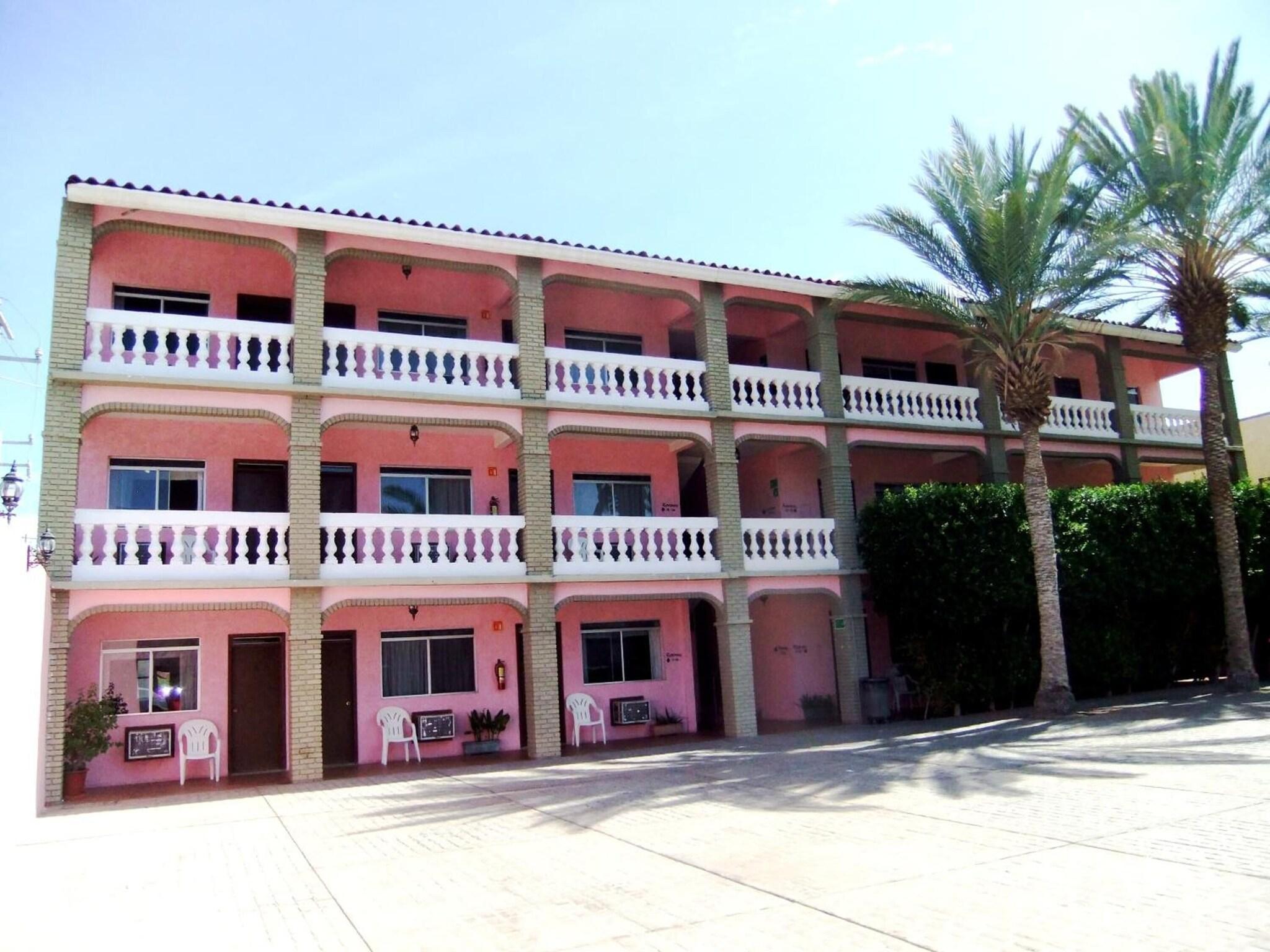 Vista Exterior La Hacienda de la Langosta Roja