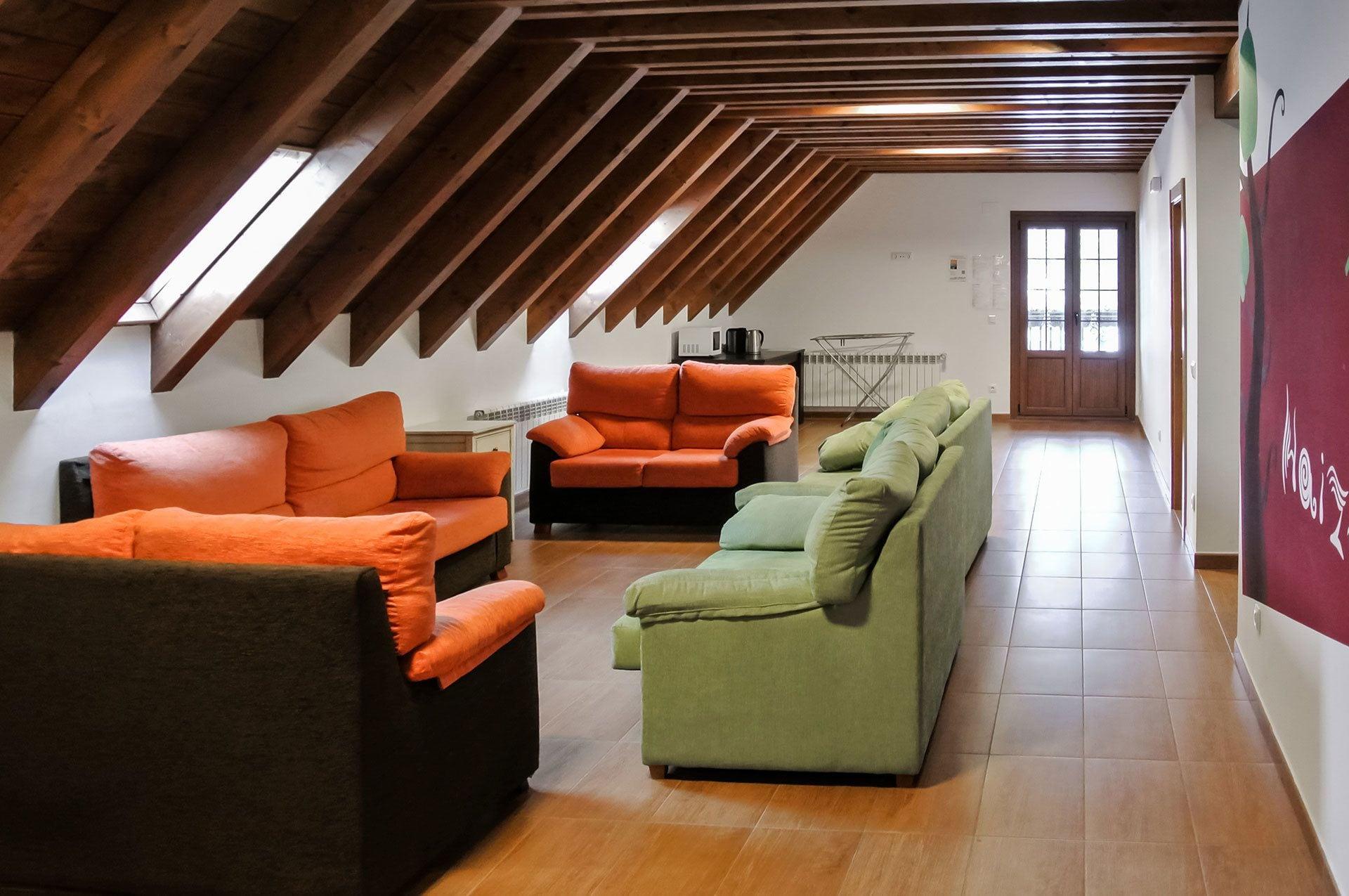 Varios Hostal y Albergue Haizea - Hostel