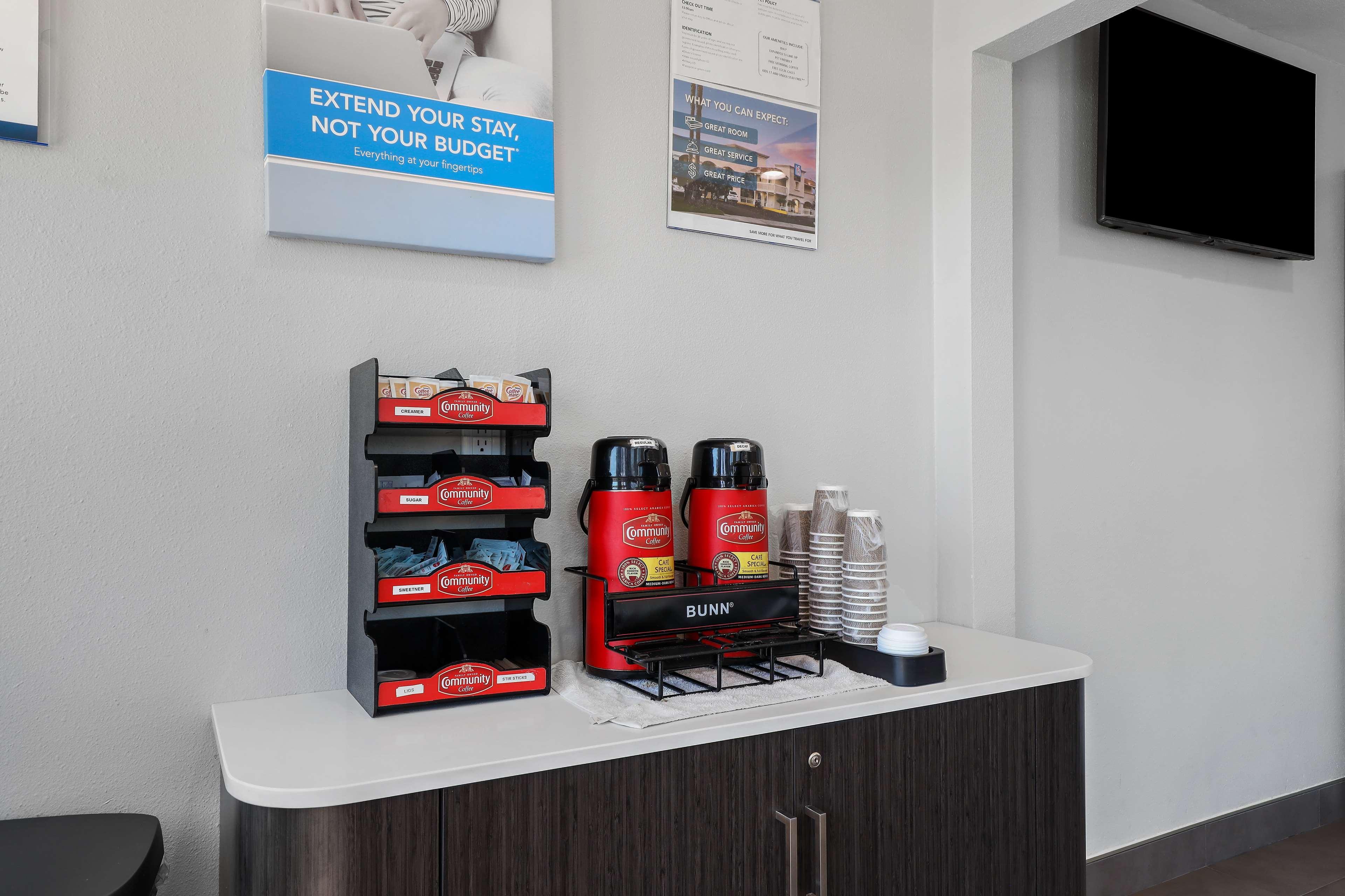 Restaurant Motel 6 Escondido, CA