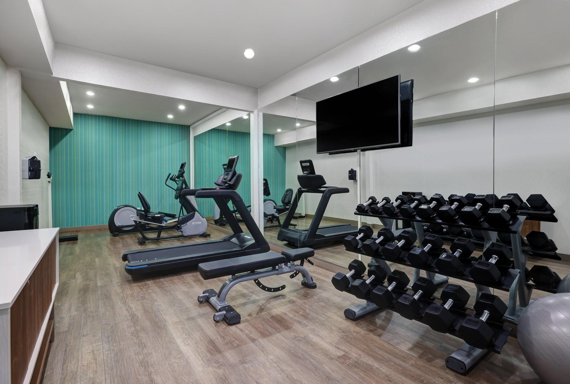 Gimnasio Holiday Inn Express Hotel & Suites NEWPORT by IHG