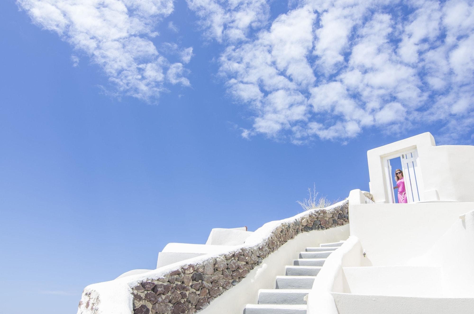 Vista Exterior Ambition Suites