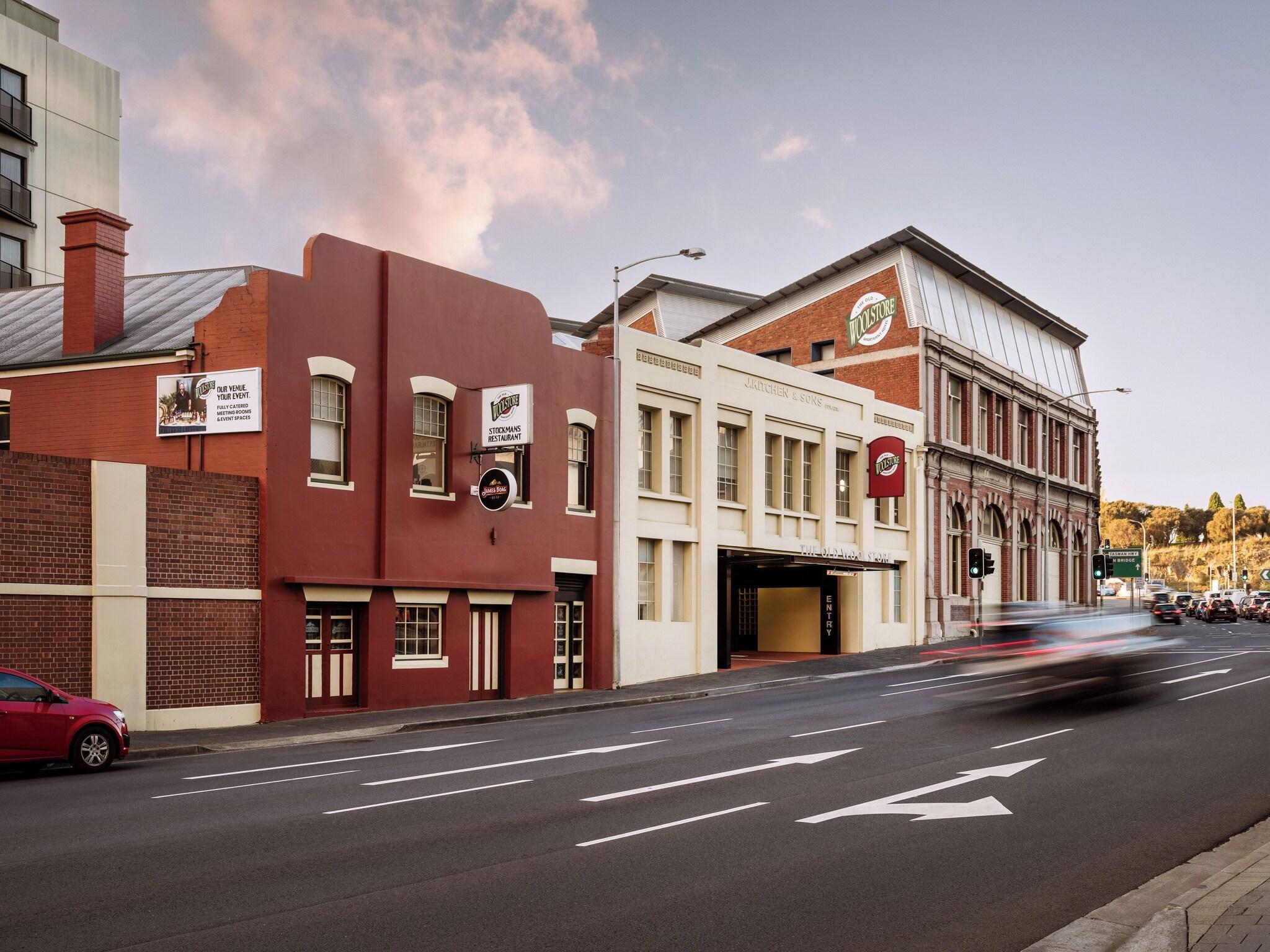 Vista Exterior The Old Woolstore Apartment Hotel